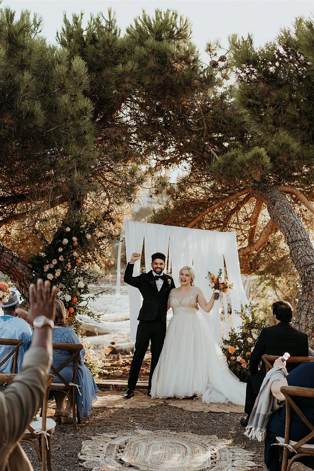 intimate-boho-waterfront-microwedding_0019.jpg