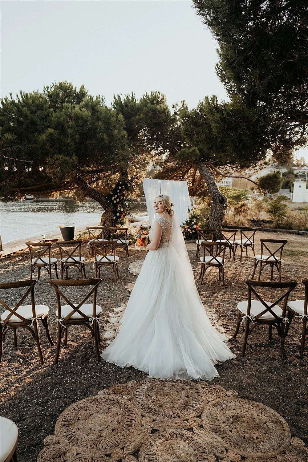intimate-boho-waterfront-microwedding_0023.jpg