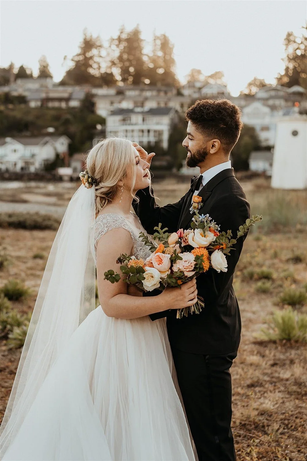 intimate-boho-waterfront-microwedding_0028.jpg