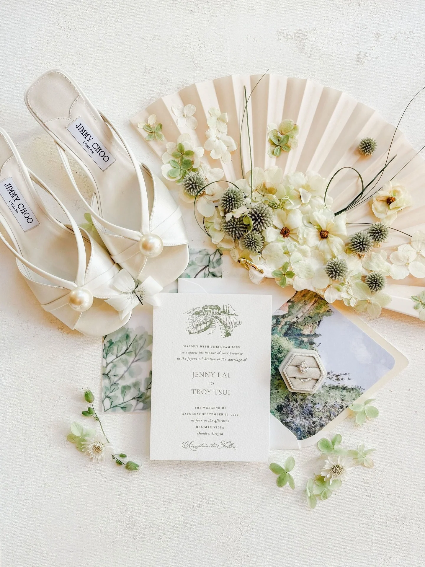 An unexpected alternative to the traditional bridesmaid bouquet.
⠀⠀⠀⠀⠀⠀⠀⠀⠀
Custom hand fans for the bridesmaids&mdash;both practical and beautifully considered. A distinctive choice for a summer wedding in Oregon wine country, offering a refined take