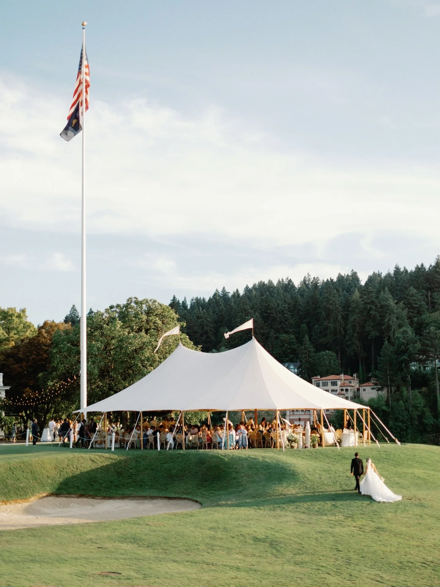 July on the river at Waverley Country Club &mdash; the kind of summer evening you try to bottle.
⠀⠀⠀⠀⠀⠀⠀⠀⠀
A ceremony perched at the water&rsquo;s edge.
A live jazz trio drifting through cocktail hour.
The softest breeze moving through a perfectly pi