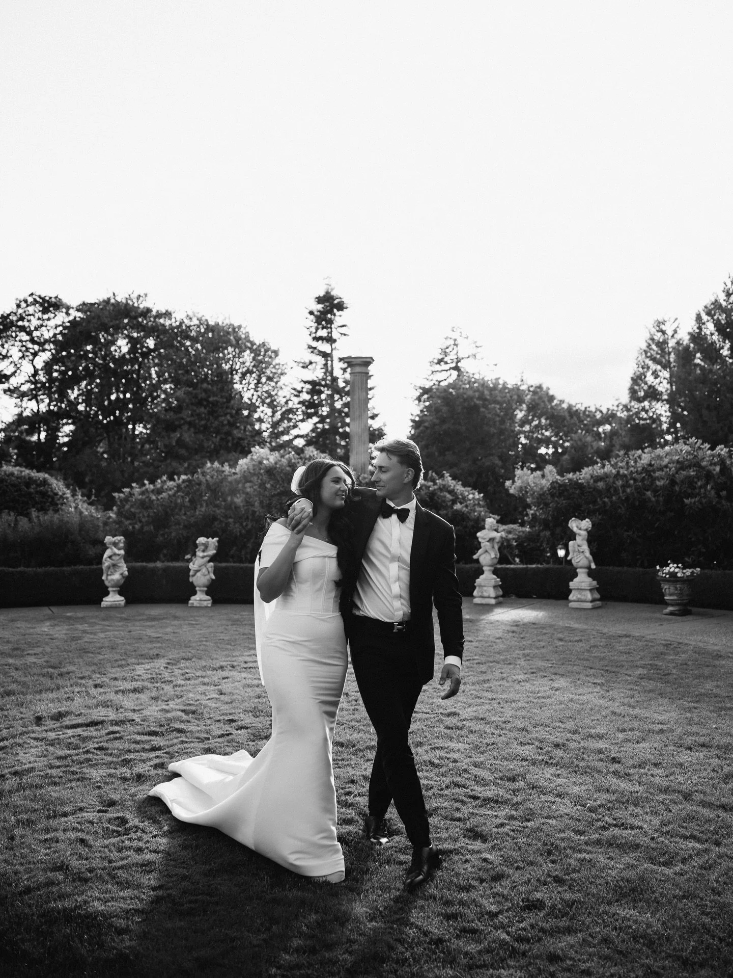 There&rsquo;s something about black &amp; white that strips everything back to what matters most&mdash;the quiet, in-between moments, the anticipation, the way it all feels.
⠀⠀⠀⠀⠀⠀⠀⠀⠀
From the veil-draped stillness to the just-married exhale, this da