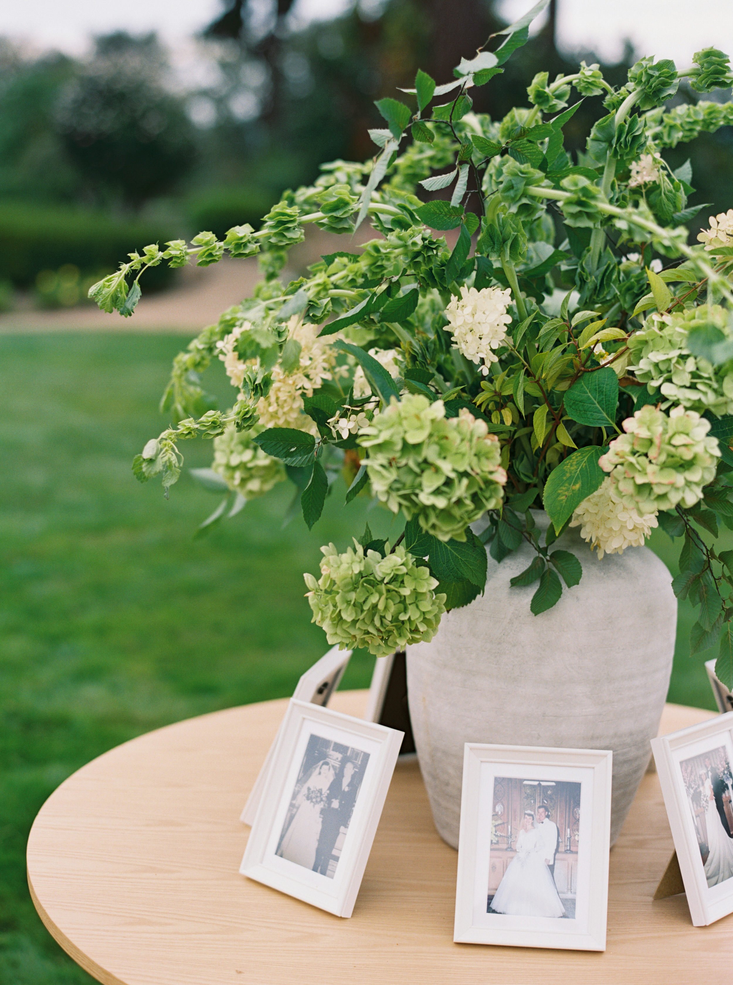 Family photo table wedding reception Dundee Oregon
