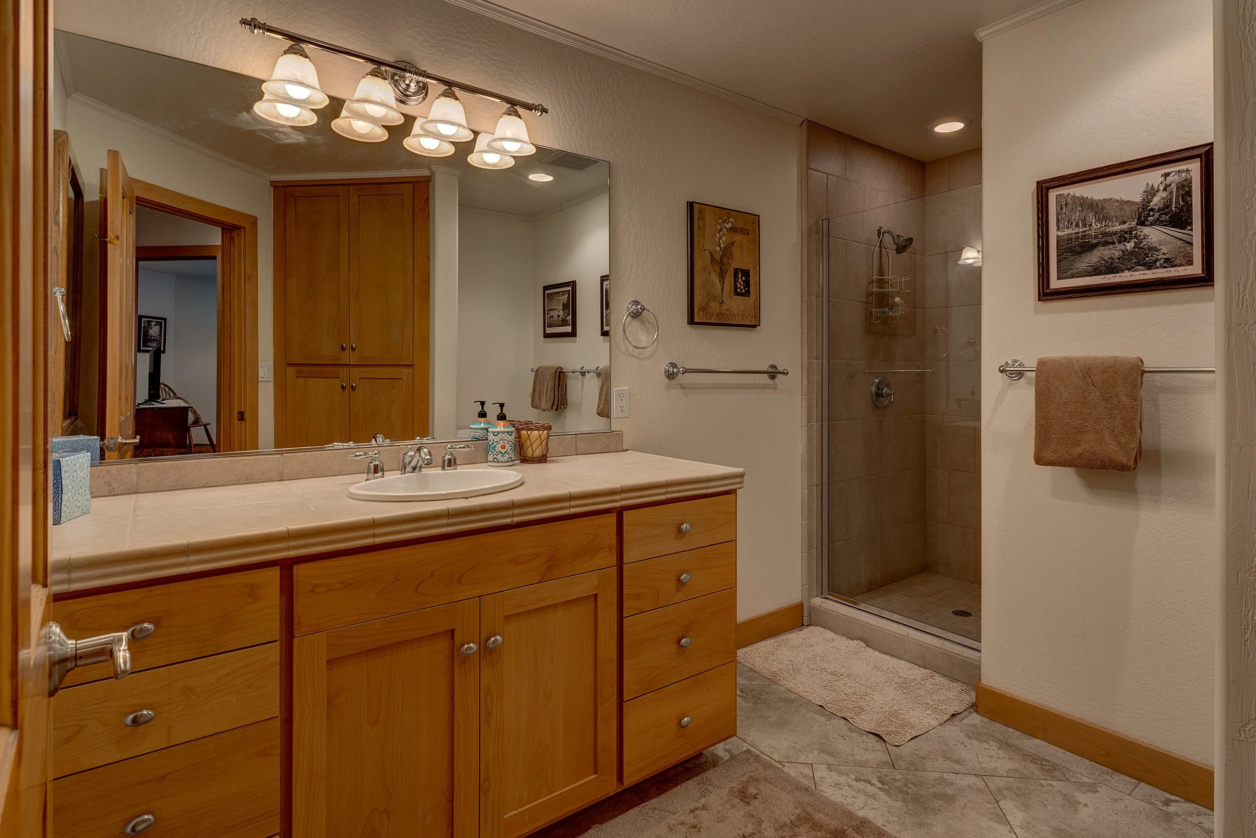 3600 N Lake Blvd 122 Tahoe-print-015-003-Bathroom-4200x2800-300dpi.jpg