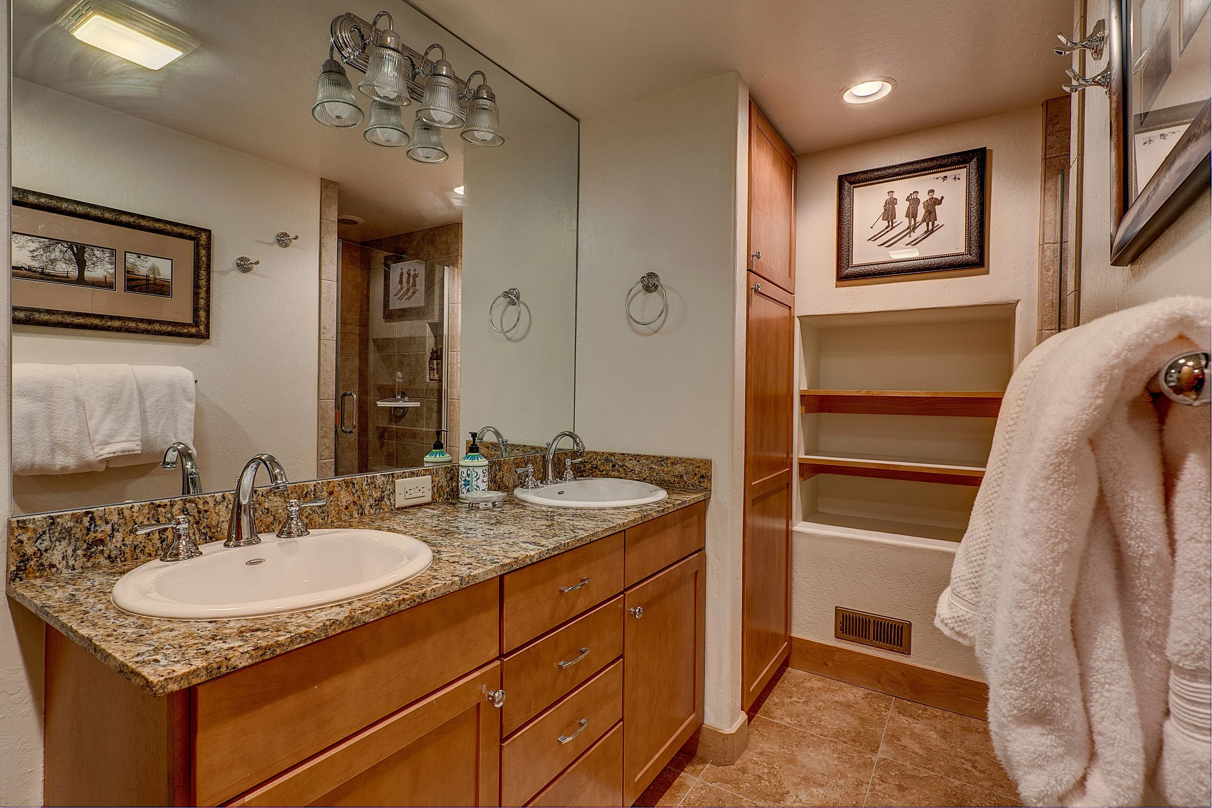 3600 N Lake Blvd 122 Tahoe-print-018-009-Bathroom-4200x2800-300dpi.jpg