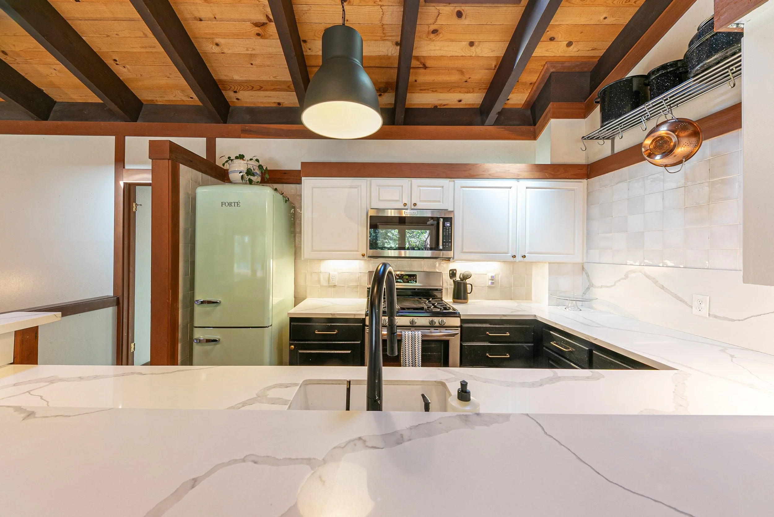 3600 N Lake Blvd Unit 82 Tahoe-print-016-007-Interior-3184x2128-300dpi.jpg