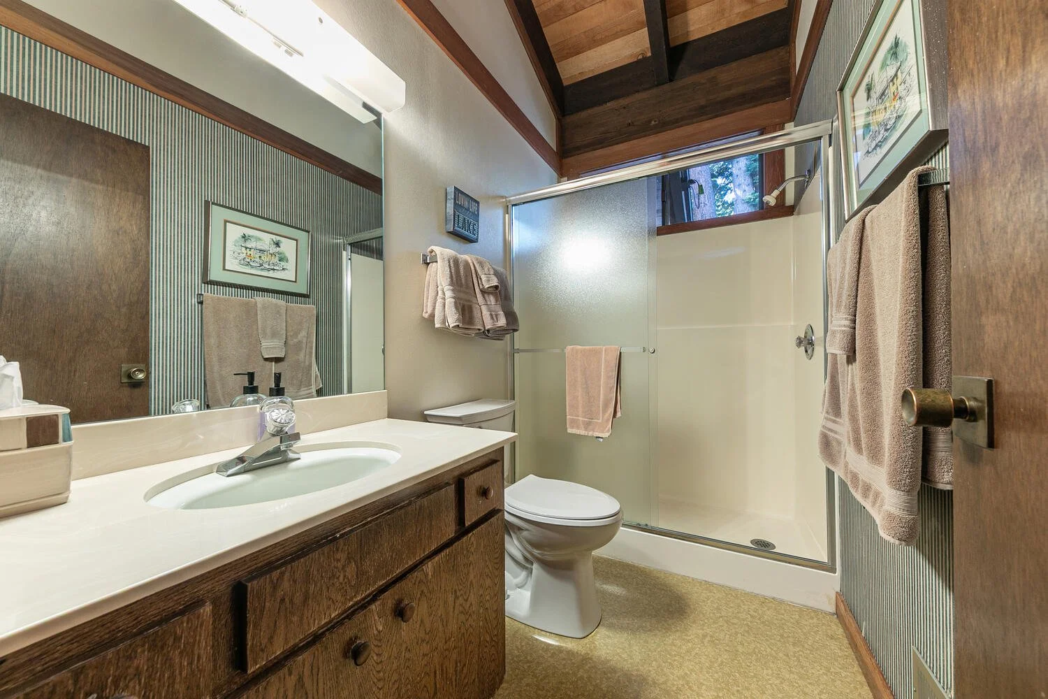 3600 N Lake Blvd Unit 113-large-023-007-Interior-1500x1000-72dpi.jpg