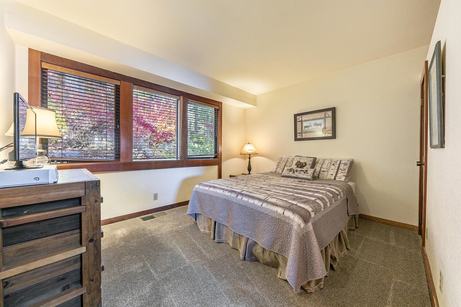 3600 N Lake Blvd Unit 113-large-019-011-Interior-1500x1000-72dpi.jpg