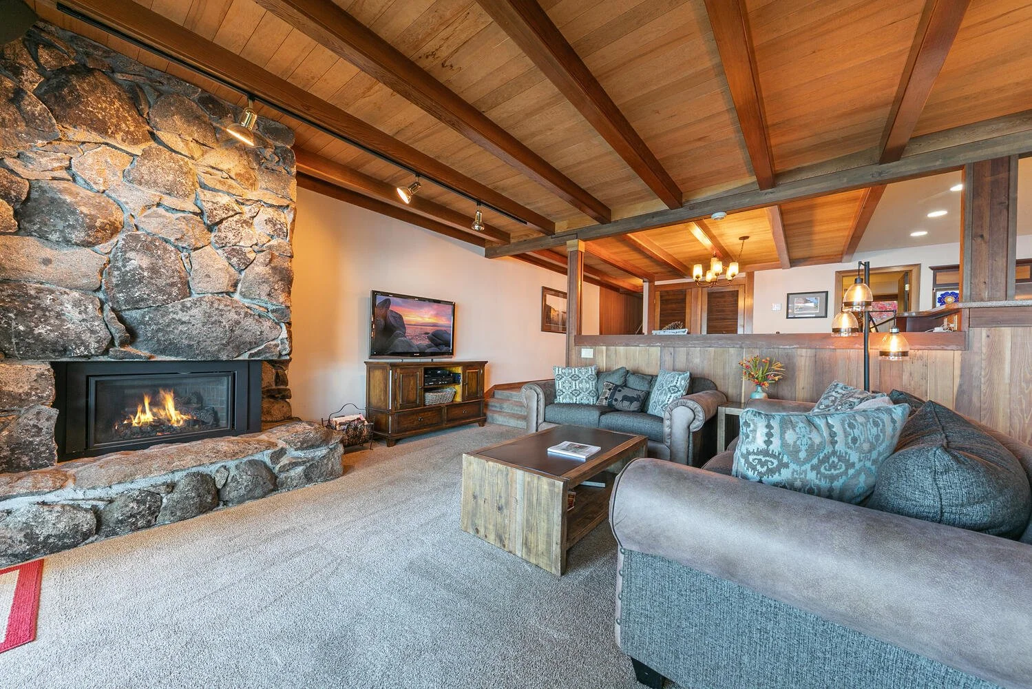 3600 N Lake Blvd Unit 113-large-015-021-Interior-1499x1000-72dpi.jpg