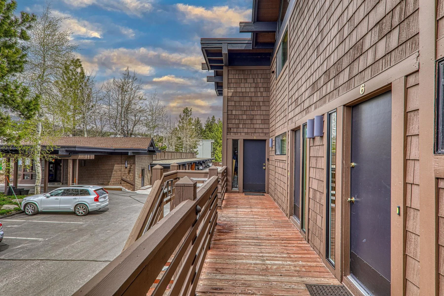 007-004-Exterior-1800x1200.jpg