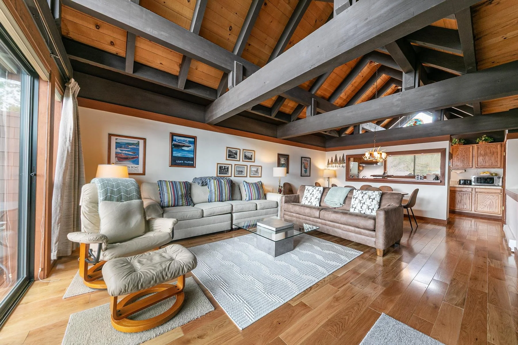 009-008-Interior-1800x1200.jpg