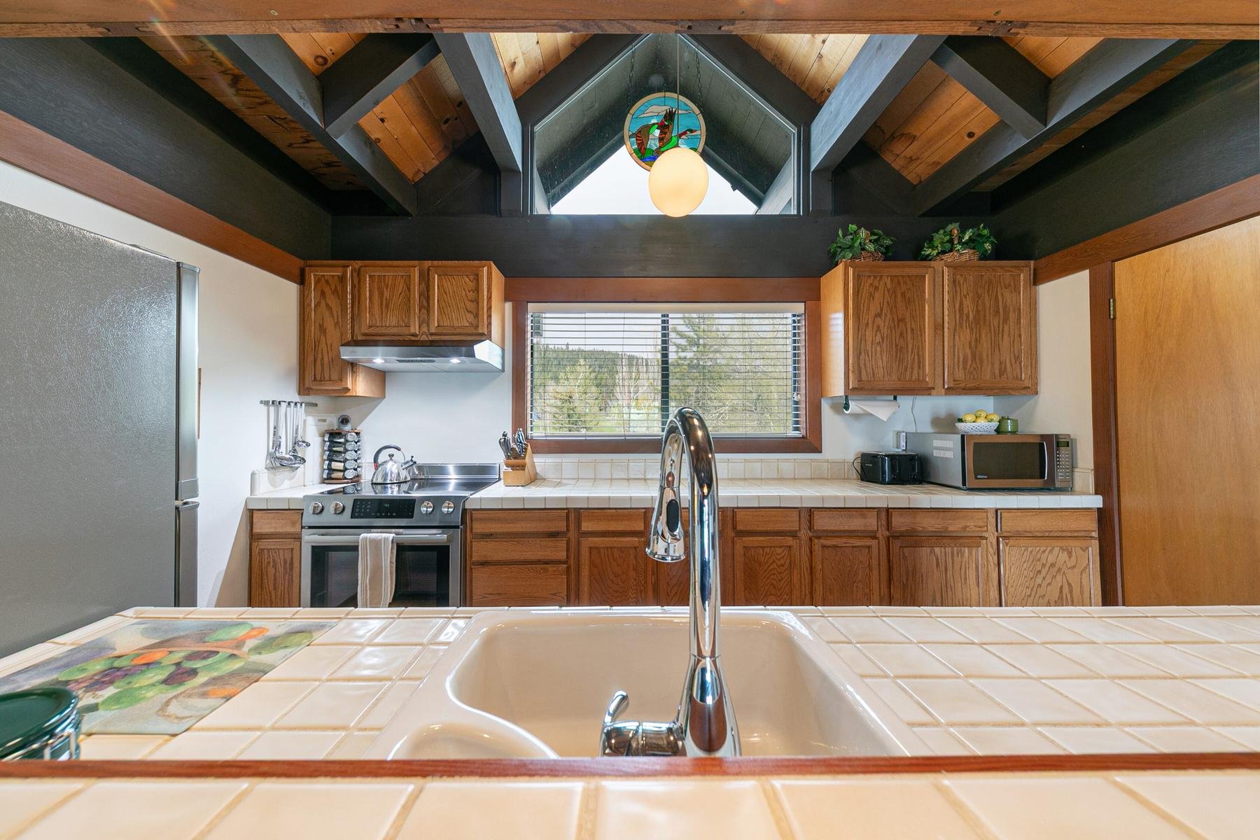 015-015-Interior-1800x1200.jpg