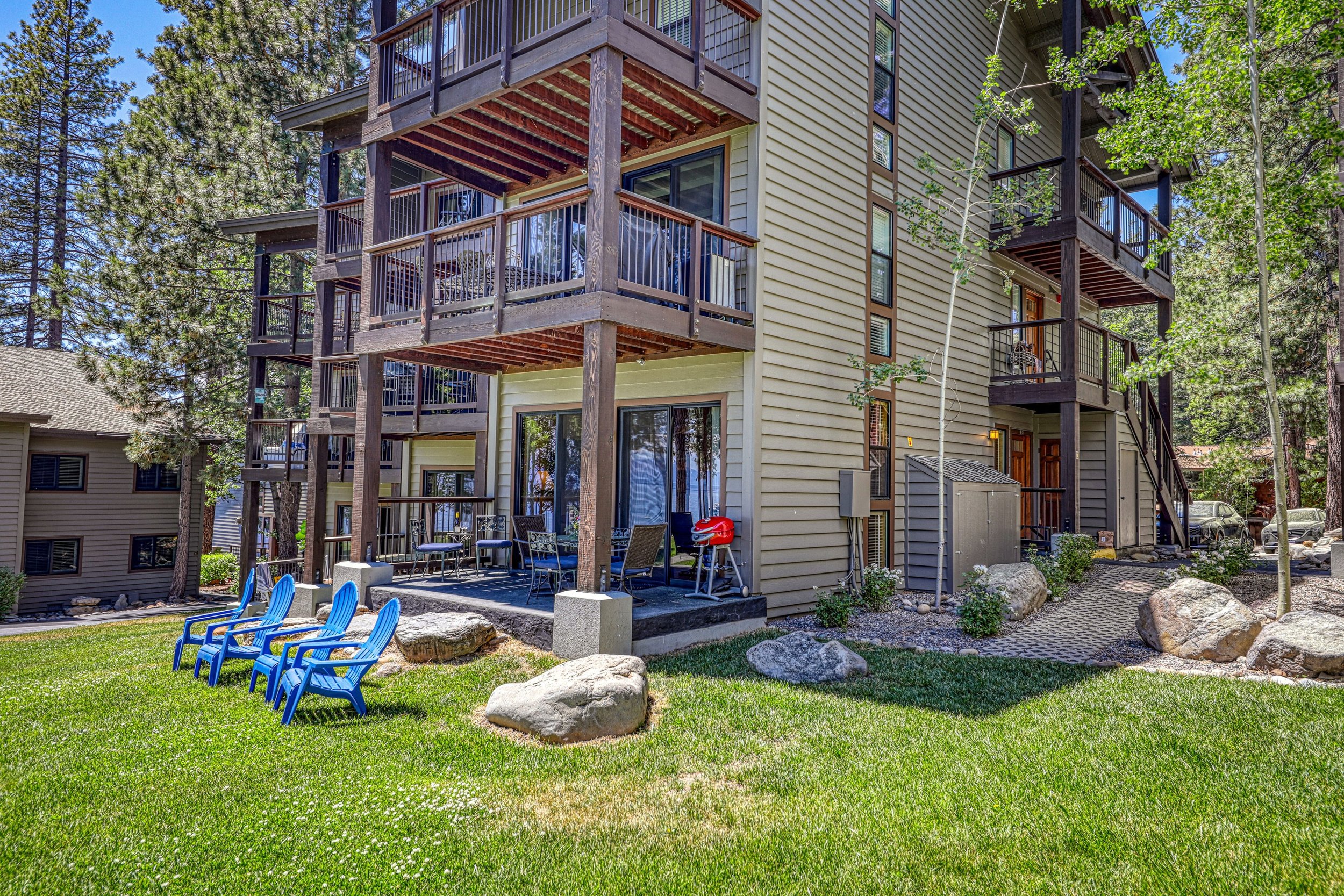 001-031-Brockway Springs Dr-4200x2800.jpg