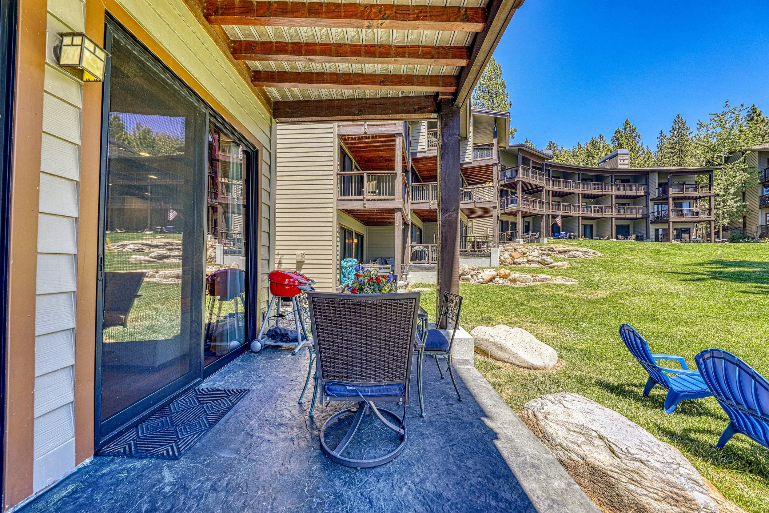 009-027-Brockway Springs Dr-4200x2800.jpg