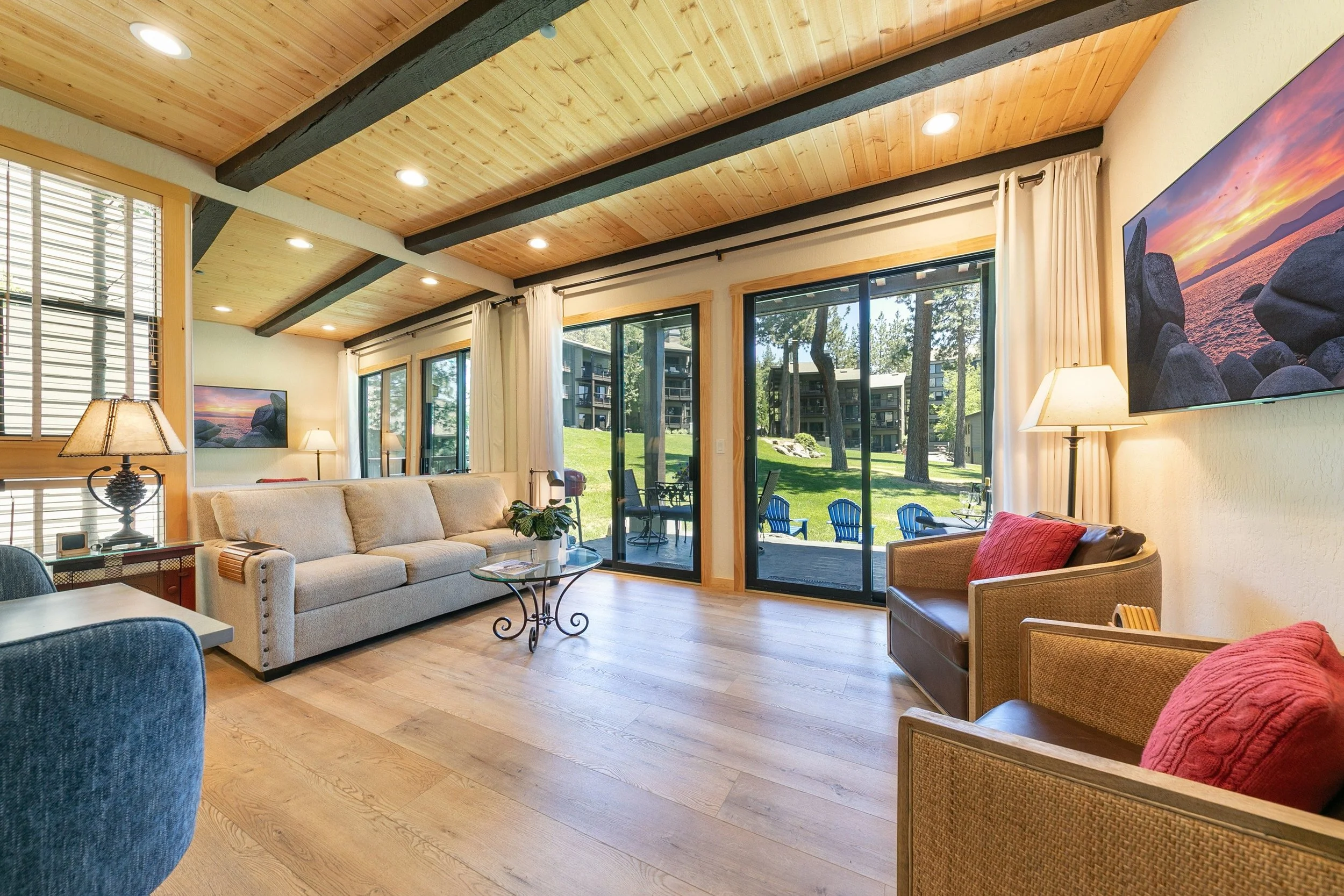 020-010-Interior-3361x2241.jpg