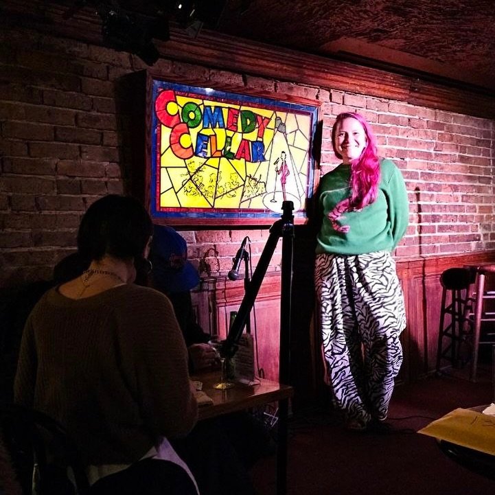 Greetings from New York! 👋🏼😘
 
While New York City isn&rsquo;t quite my cup of tea, this trip we decided to kick things off in an unconventional way with a visit to the Comedy Cellar, the world-famous stand-up club and bar.  We went mid-week, so t