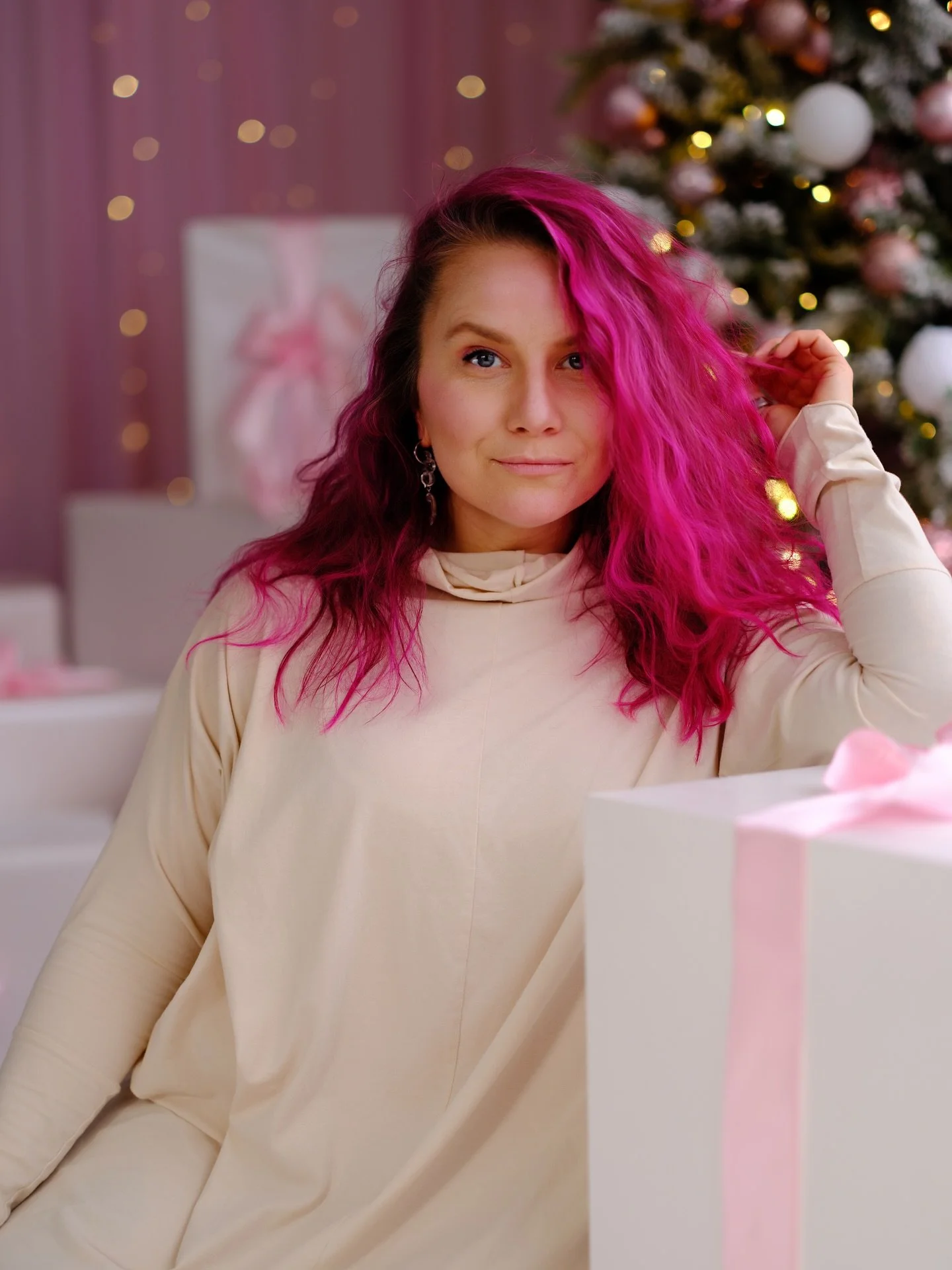 This year was the first time my boyfriend and I decided to send out Christmas cards, and honestly, it has been such a fun and surprisingly bonding experience. I&rsquo;ve never done Christmas cards in my life, so sitting down together to write them fe