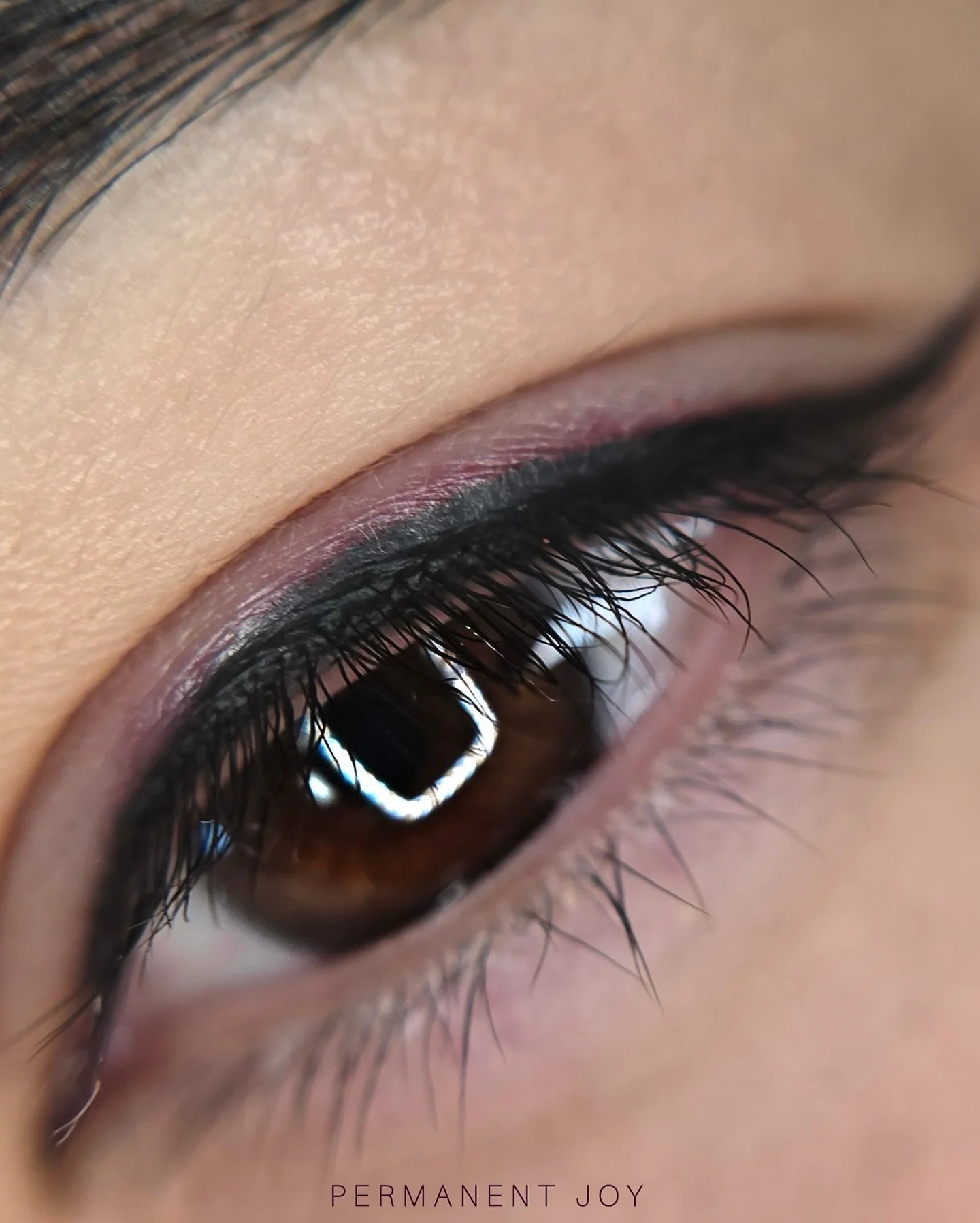 Eyeliner &mdash; wake up with your eyes already defined ✨

If you want to use less mascara and stop thinking about your eye makeup every morning, now is the perfect time.

A quick reminder: prices are increasing in January.
When you book your eyeline