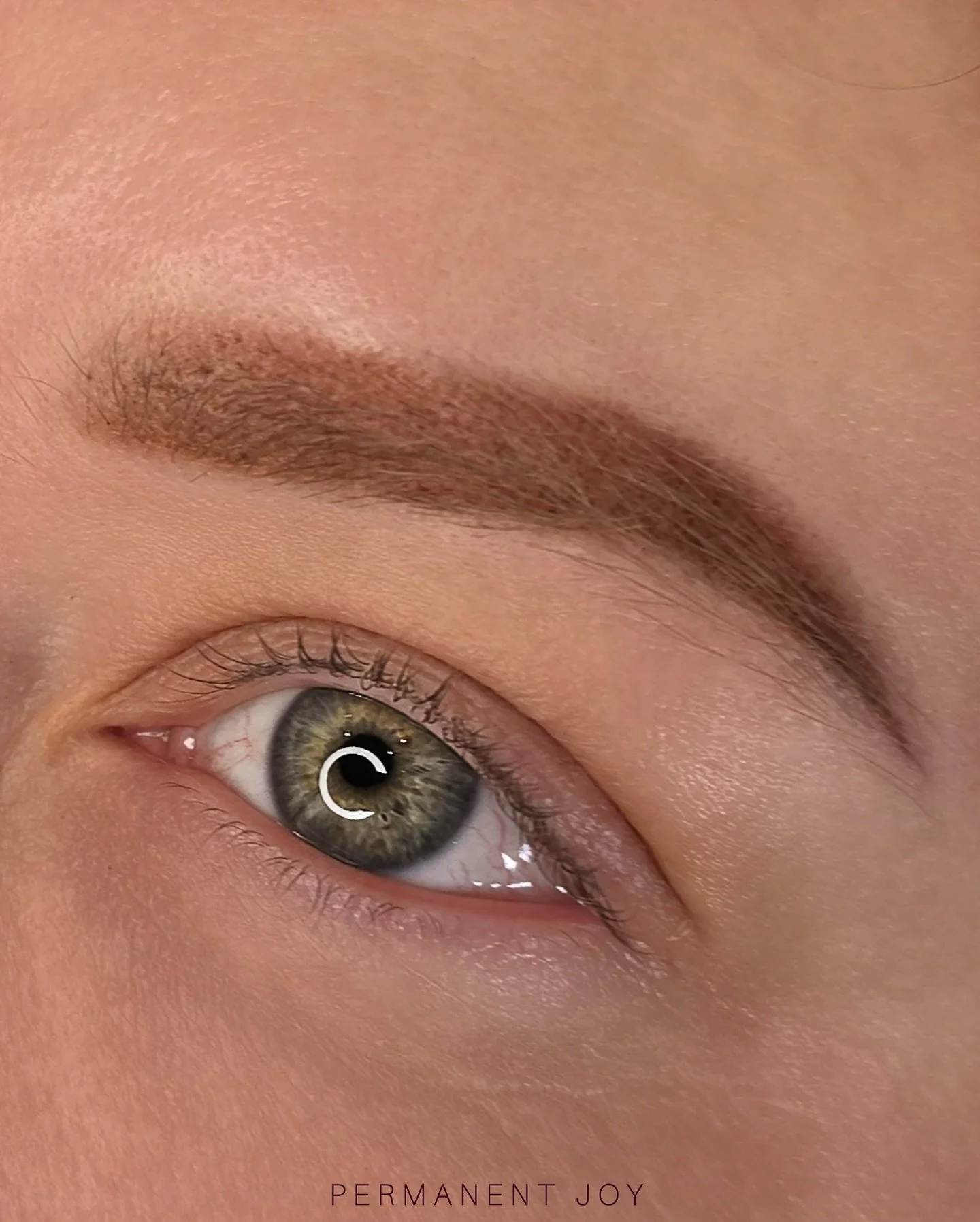 Cold Blonde Brows 🤍✨

A client recently came to me after years of filling in her brows with a pencil that was too warm for her natural coloring. The result looked obvious and drawn on, and it never felt truly natural.

During her appointment, we cho