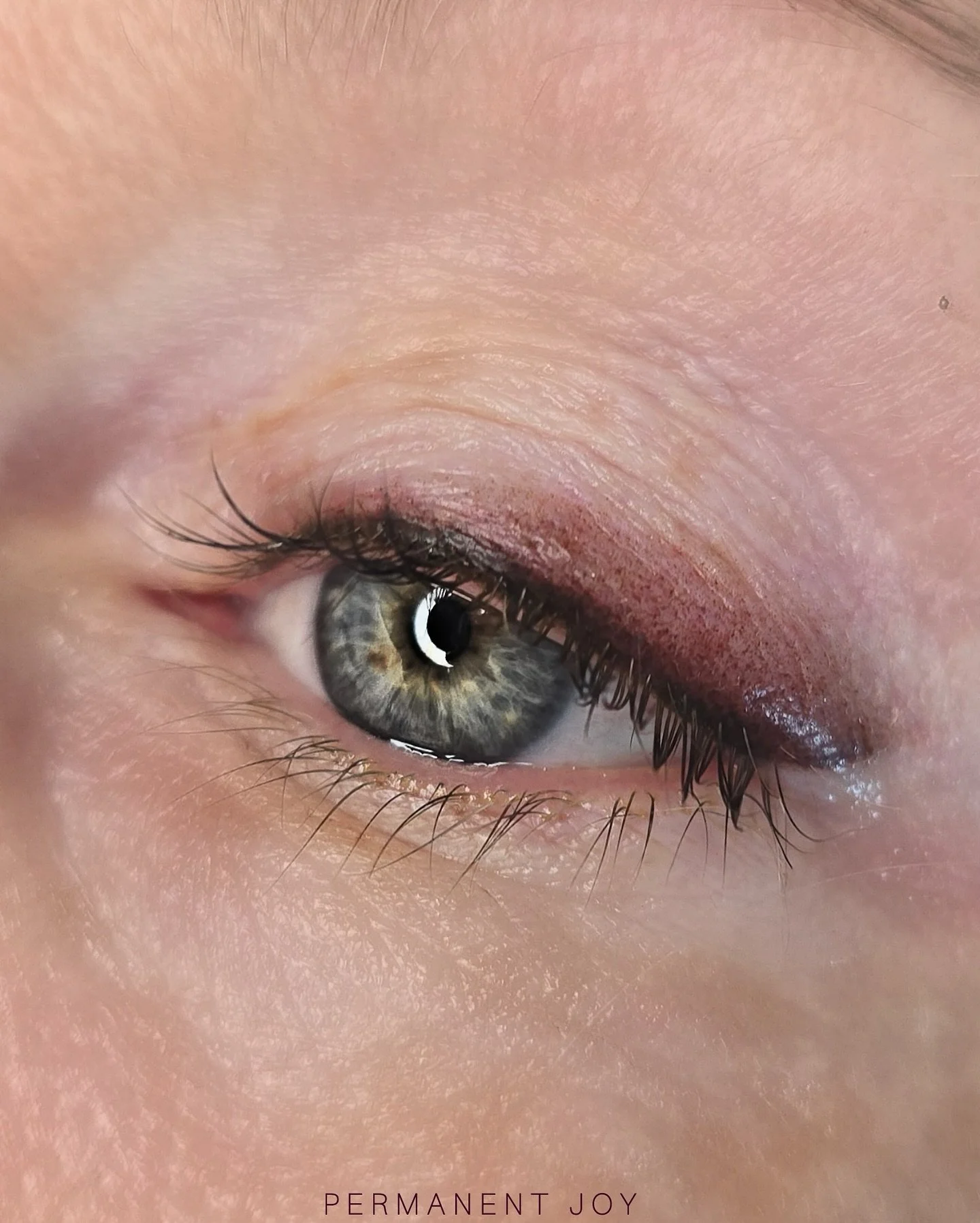 Shaded Liner ✨

This is one of the most requested eyeliner styles I get. A lot of people come in specifically asking for this soft, diffused look.

But here is the important part, we always map everything out before the procedure. We draw it on, we l