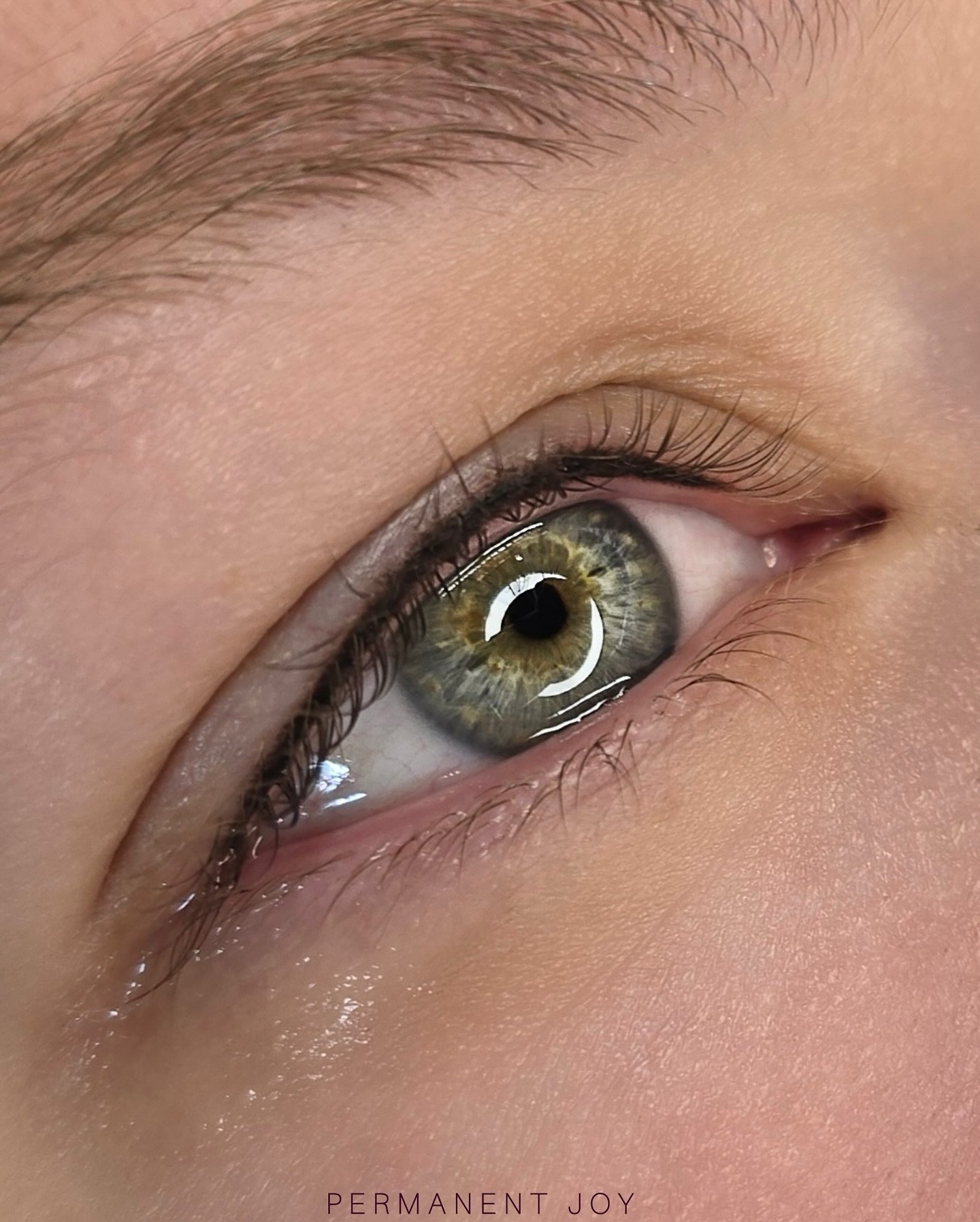 Lash Enhancement ✨

This is one of my most popular treatments for clients who want their lashes to look fuller without visible eyeliner.

If your goal is to make your eyes look brighter and more defined in the most natural way, this is the perfect pl