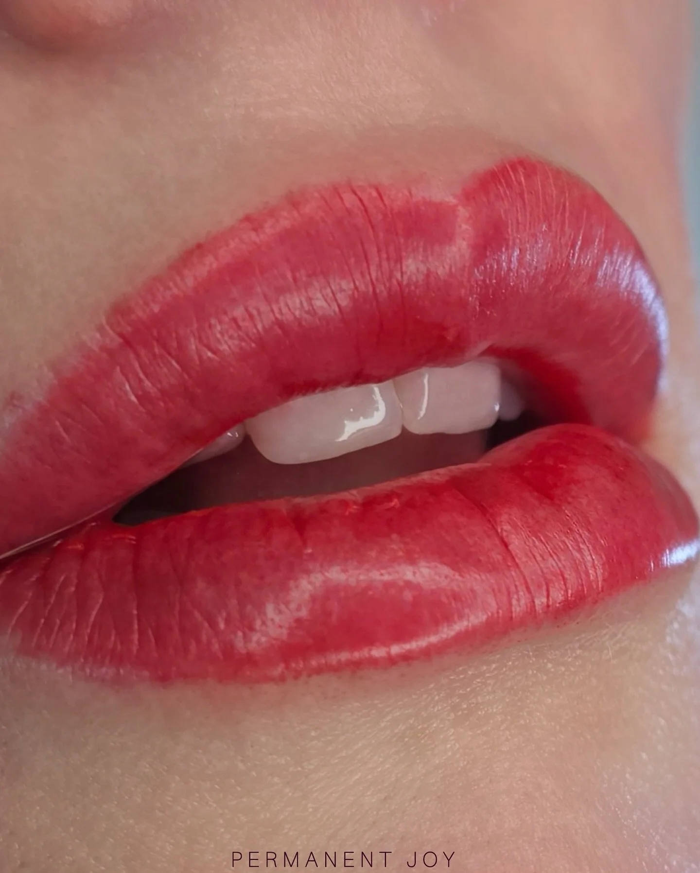 Lip Blush 💋✨

Lips are one of the most powerful ways to bring color back to your face. Sometimes that natural tone fades over time, and sometimes it was never really there to begin with.

With lip blush, we can restore that freshness, enhance your n