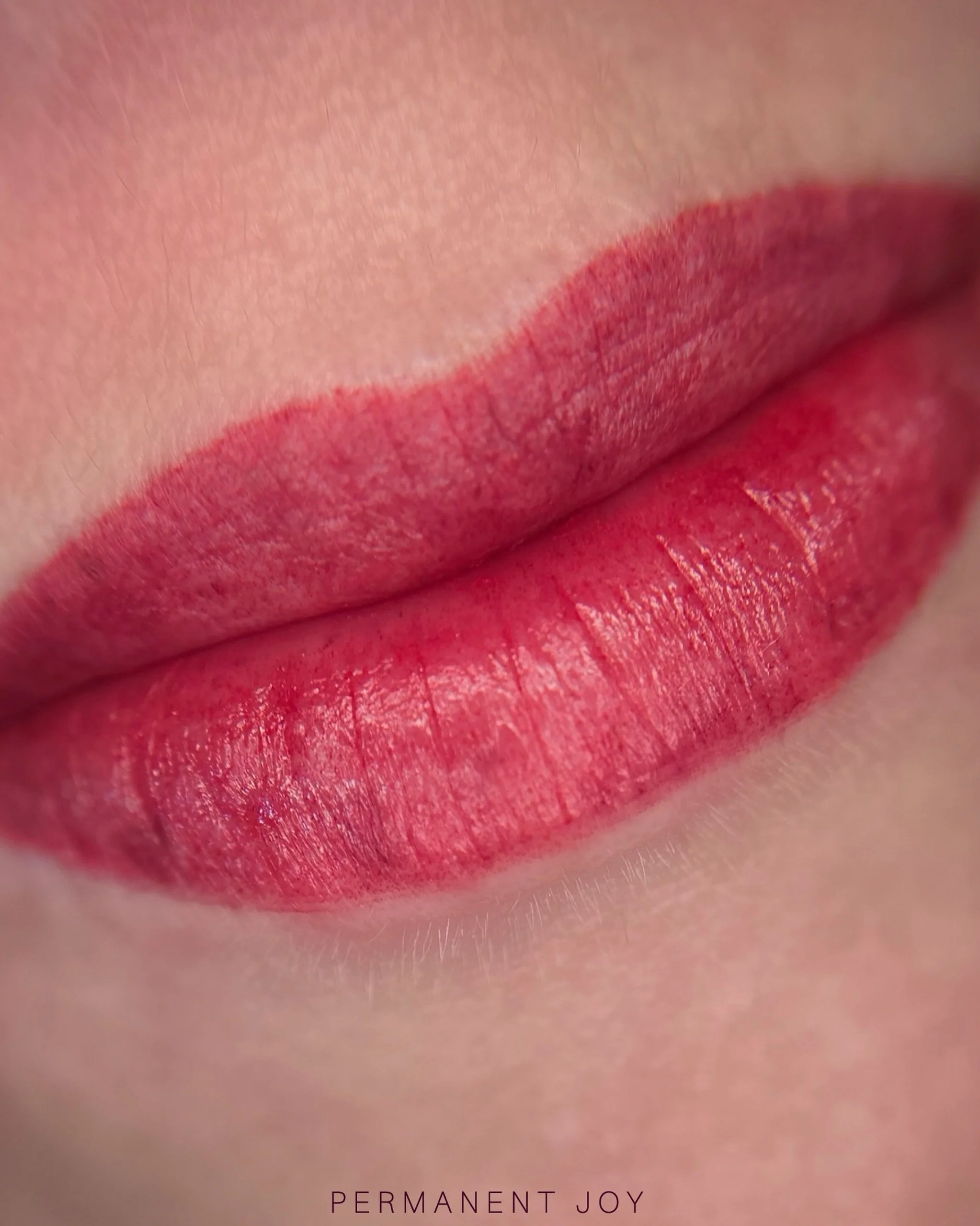 Lip Blushing 💋✨

One of the most common concerns people ask about before lip blush is cold sores.

Yes, there is a small possibility of triggering one after the procedure, even in people who have never had a visible breakout before. This happens bec