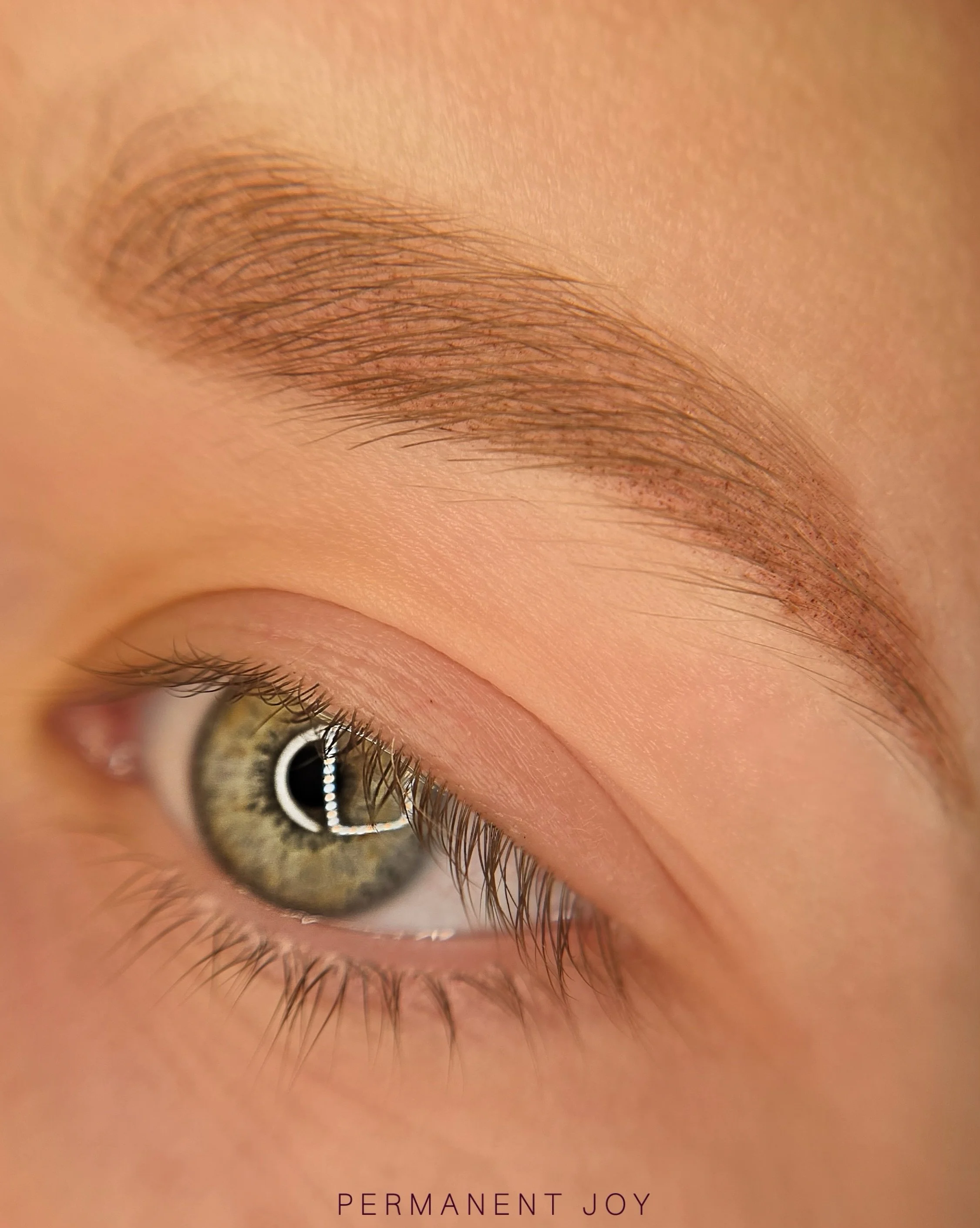 ✨ Soft, natural brows with healed skin and airy texture ✨

One thing I often hear in the permanent makeup industry is that every hair outside the new shape should be removed after the procedure.

I personally don&rsquo;t agree with that 🤍

I believe