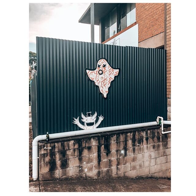 FRIENDS//: Last summer @crisp.creative hosted a creative club session where we all had to make our own little spirit monsters. @dolphman came up with the most epic happy top hatted lord to hang with my ghost in this Brookvale spot. His is way cooler 