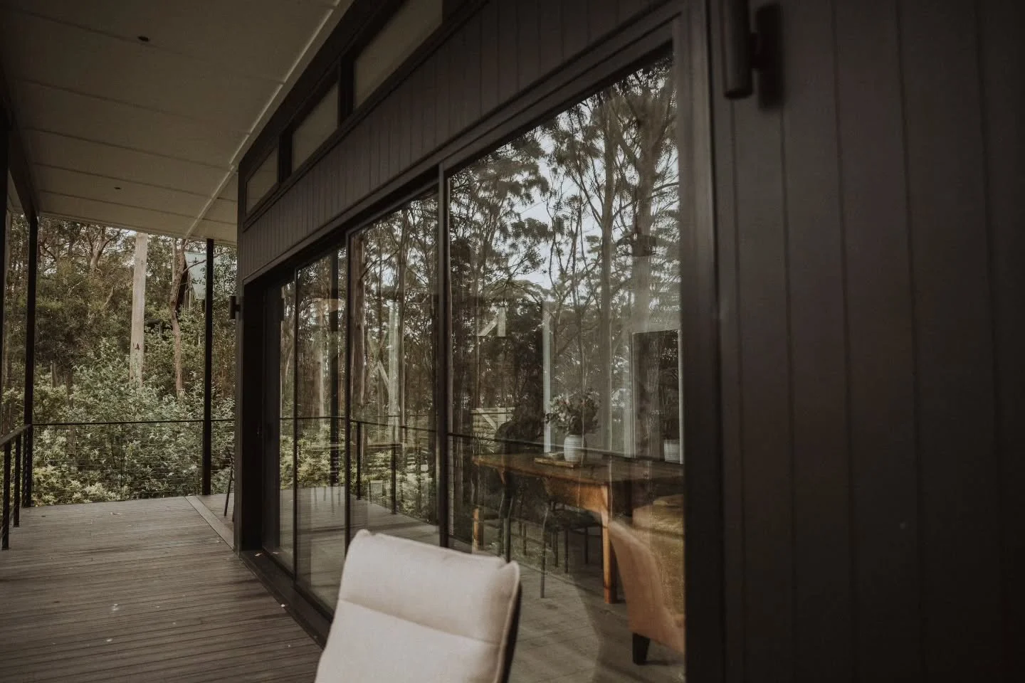 Loving the treetop feeling and the holiday style of this home. Its tucked down into the site with the most amazing view. 
.
.
.
.
#schlagerarchitects #sadesigncollective #designerhouse #designer #designinterior #architecturedesign #architect #homeins