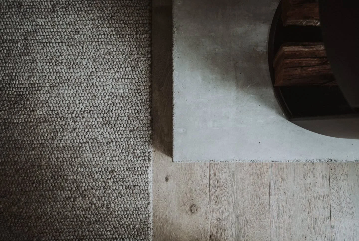 The details make the dream come together. Wood, concrete and wool is always beautiful.
.
.
#schlagerarchitects #sadesigncollective #designerhouse #designer #designinterior #architecturedesign #architect #homeinspo #homeinspiration #homedesign #homede