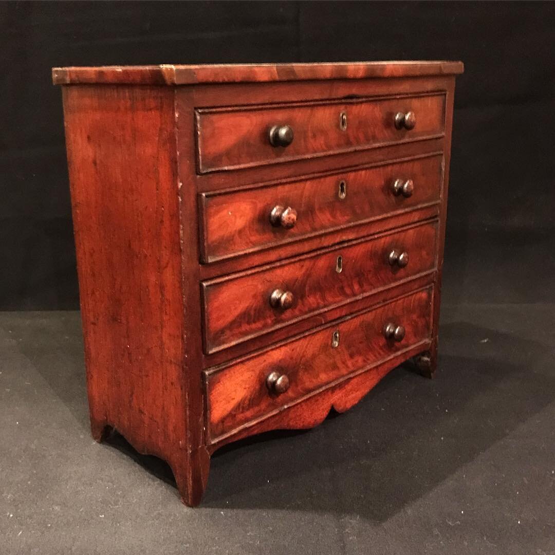 antique-chest-of-drawers_ii.jpg