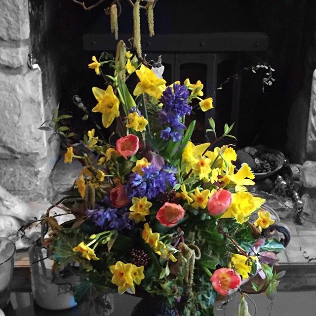Spring scents colours  #beautifulflowerseveryday #beautifulflowers #springflowers #floraldesign #floralart #floralartistry #flowersuk #freshflowers #frenchtouchfloristry #winchcombe #cheltenham #cheltenham #gloucestershire #arnaudmetairie