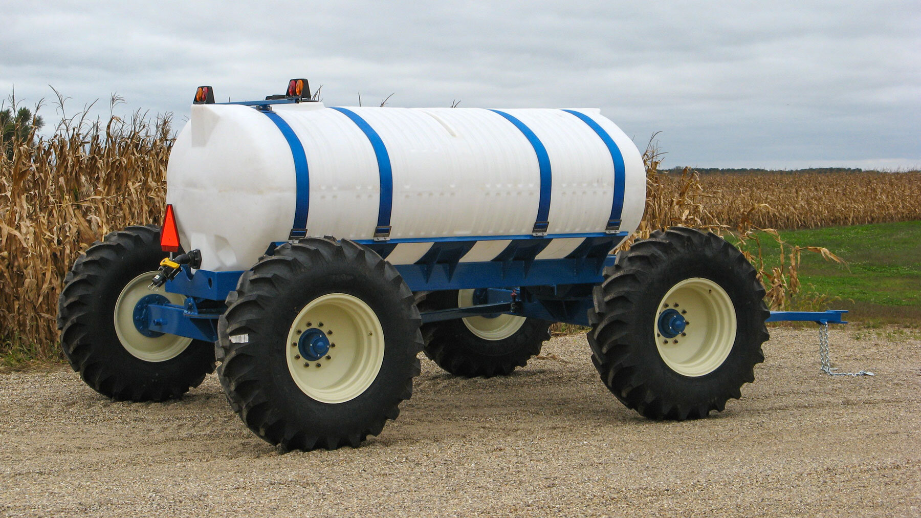 PrecFab_FertCart_Kinze-Side1_web.jpg