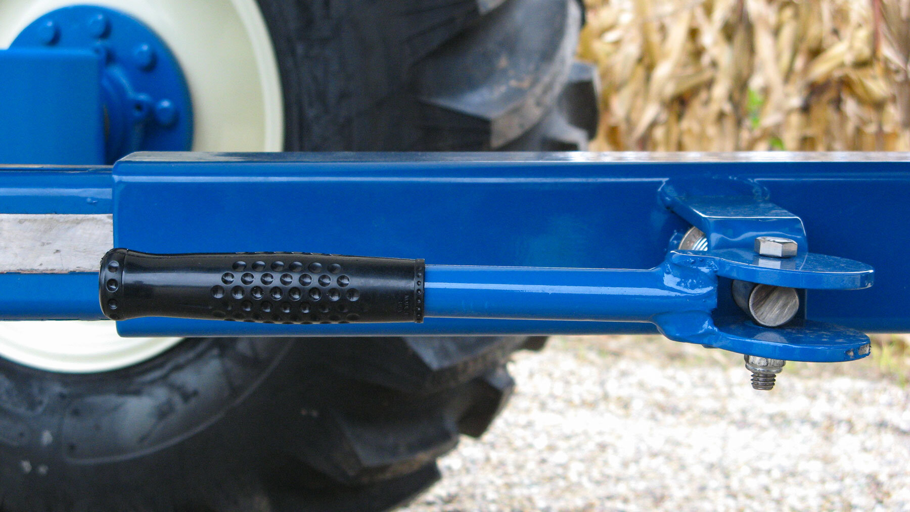 PrecFab_FertCart_Kinze-Detail1_web.jpg