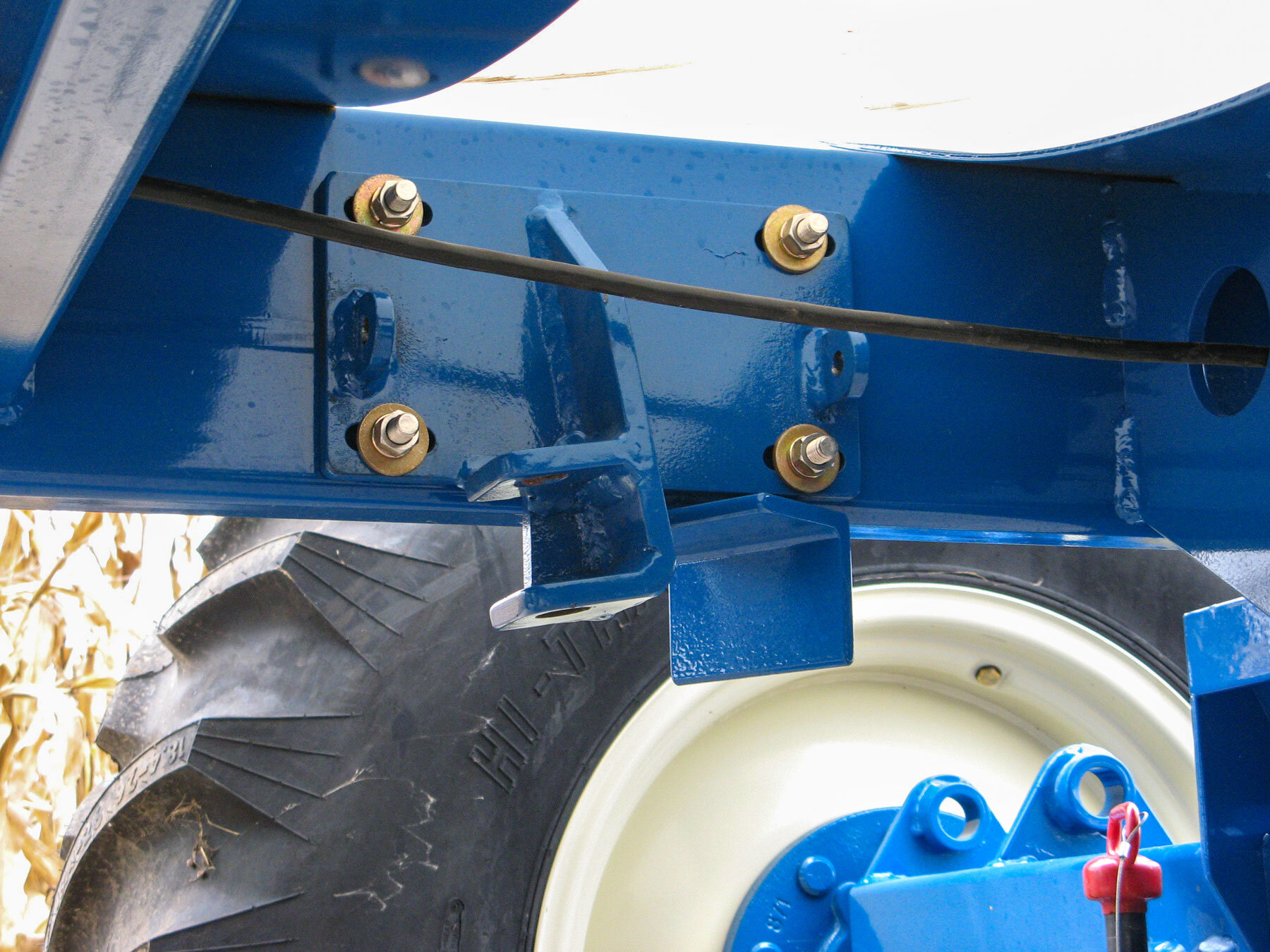 PrecFab_FertCart_Kinze-DetailSquare1_web.jpg