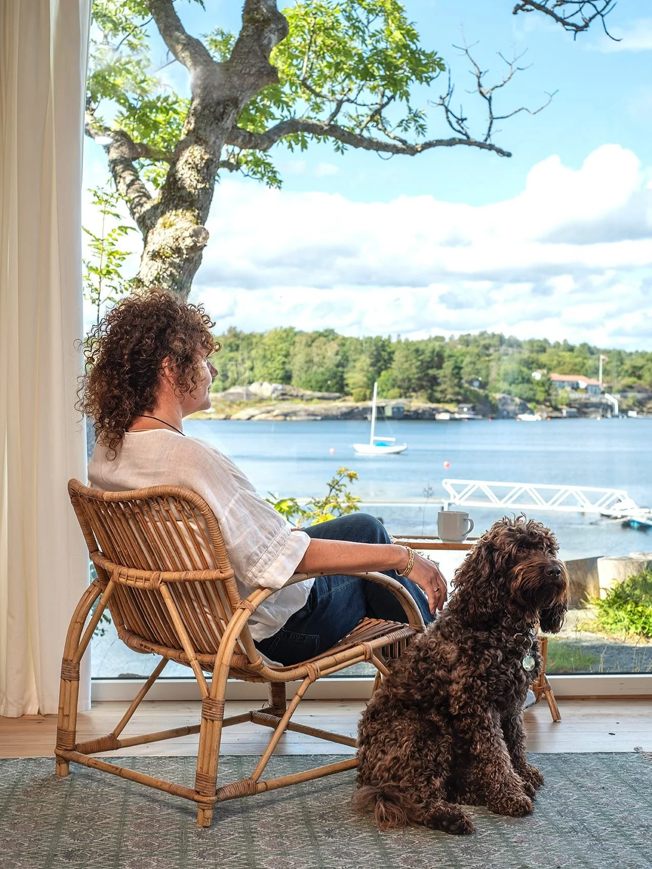 How to get the view in? 

&quot;If the neighboring cabin goes up for sale, we have to buy it.&rdquo; Architect Cecilie Wille remembers her grandmother's clear message.

&ndash; My grandparents didn't settle in Tj&oslash;me until 1952. The yellow cabi