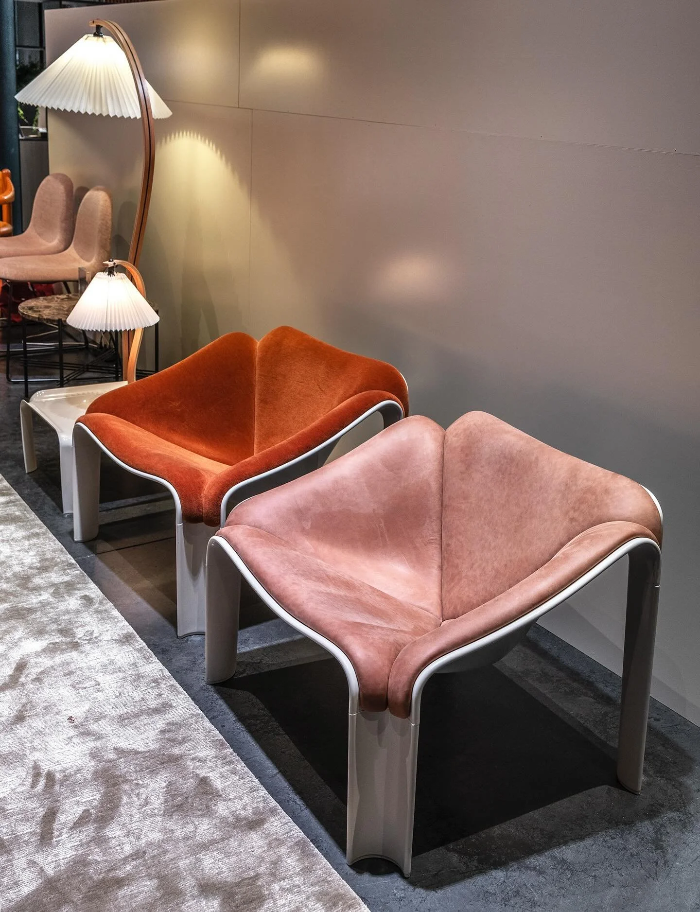 Can you feel the retro vibe?

When @gubiofficial brings Pierre Paulin's F300 out of the archives, we are immediately taken on an imaginary journey to the pop art style of the 60s and 70s, where plastic materials produced the most ingenious formations