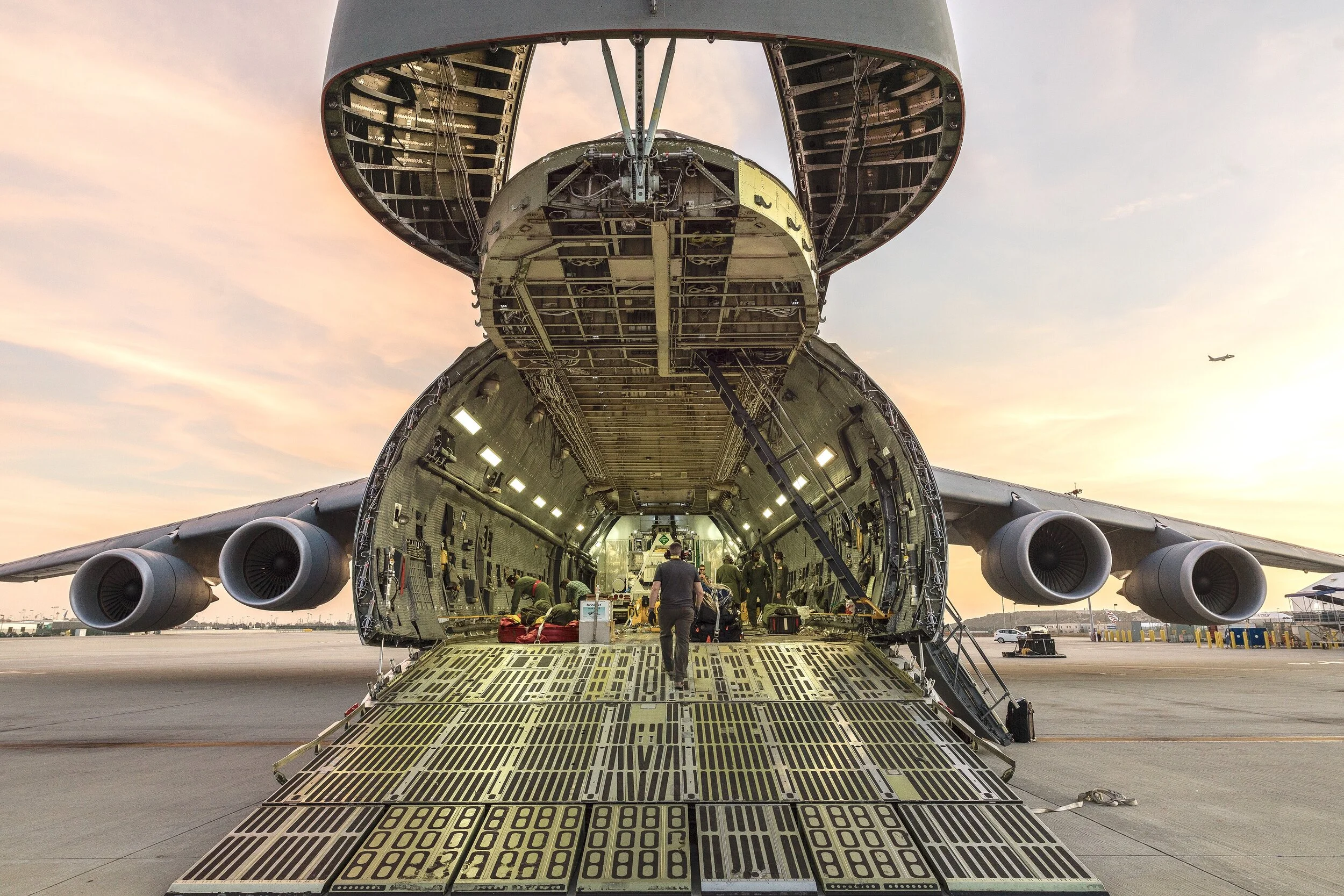 USAF C5 Galaxy at LAX Photo By Chris Gunn