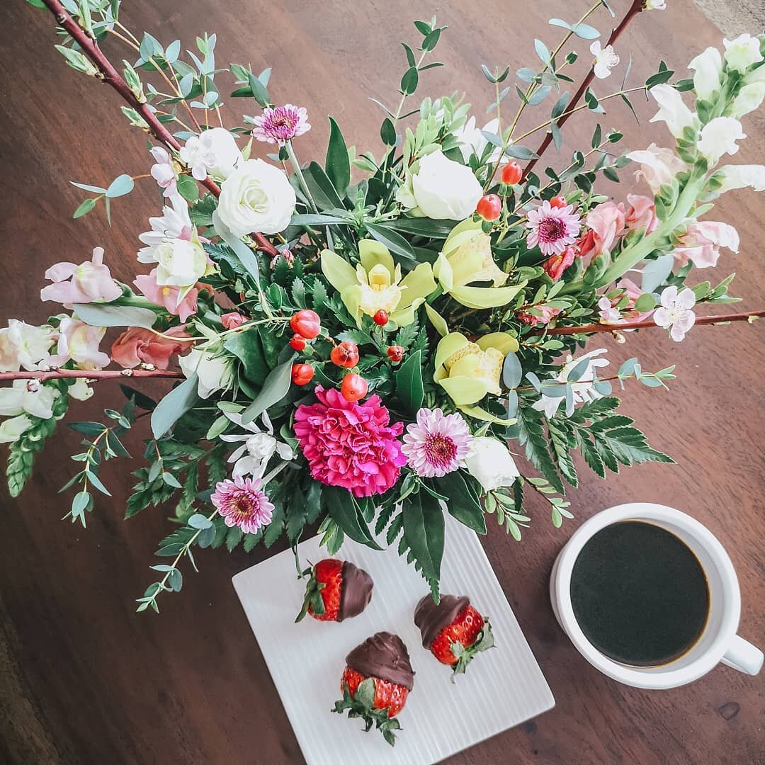 These are a few of my favorite things! 

The past 2 months have been really tough. Focusing on the little things that make me smile has really helped when the bad days hit a little harder. Having a fresh bouquet of flowers, coffee, and a sweet treat 
