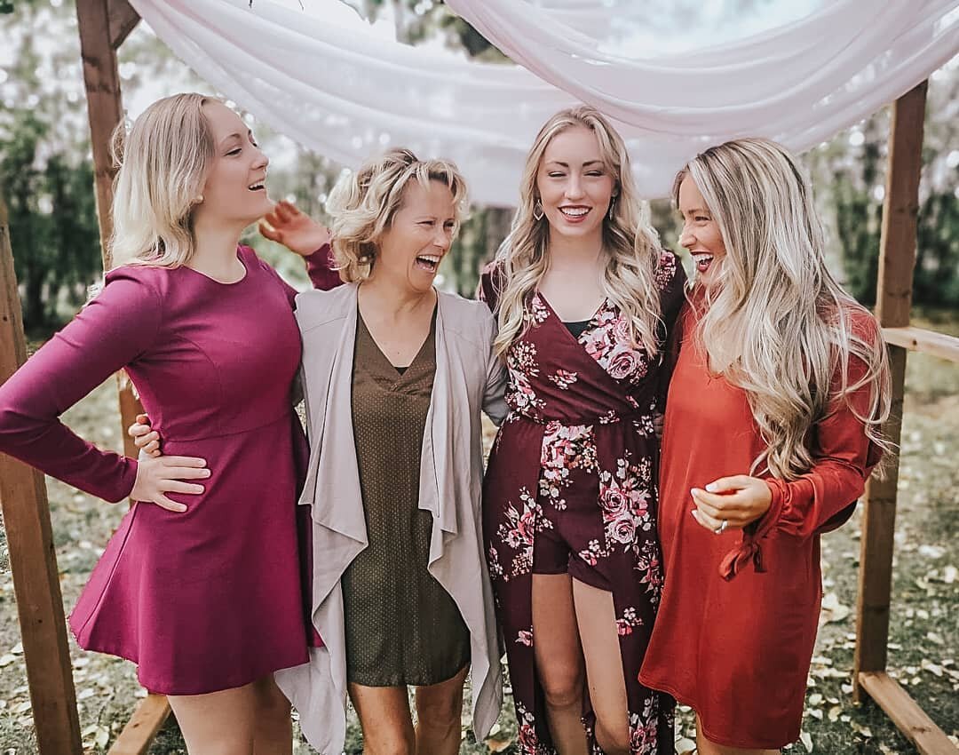 Happy International Women's day!! 

This picture makes my heart happy. I can't wait for the day we all get to hug and laugh together again. I'm very fortunate to be surrounded by incredible women ❤

Anybody else's family like this...
Mom's dress: cou
