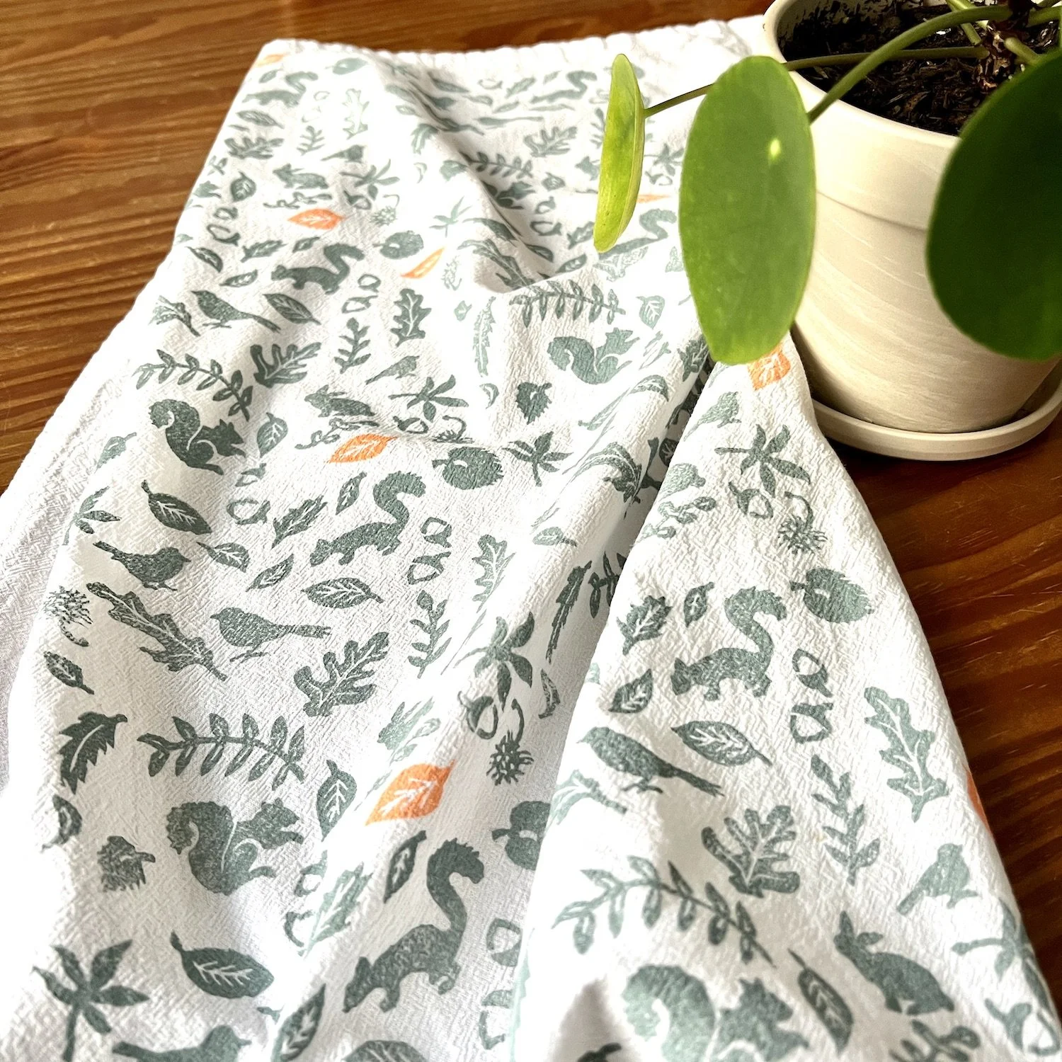 backyard life design on cotton tea towel