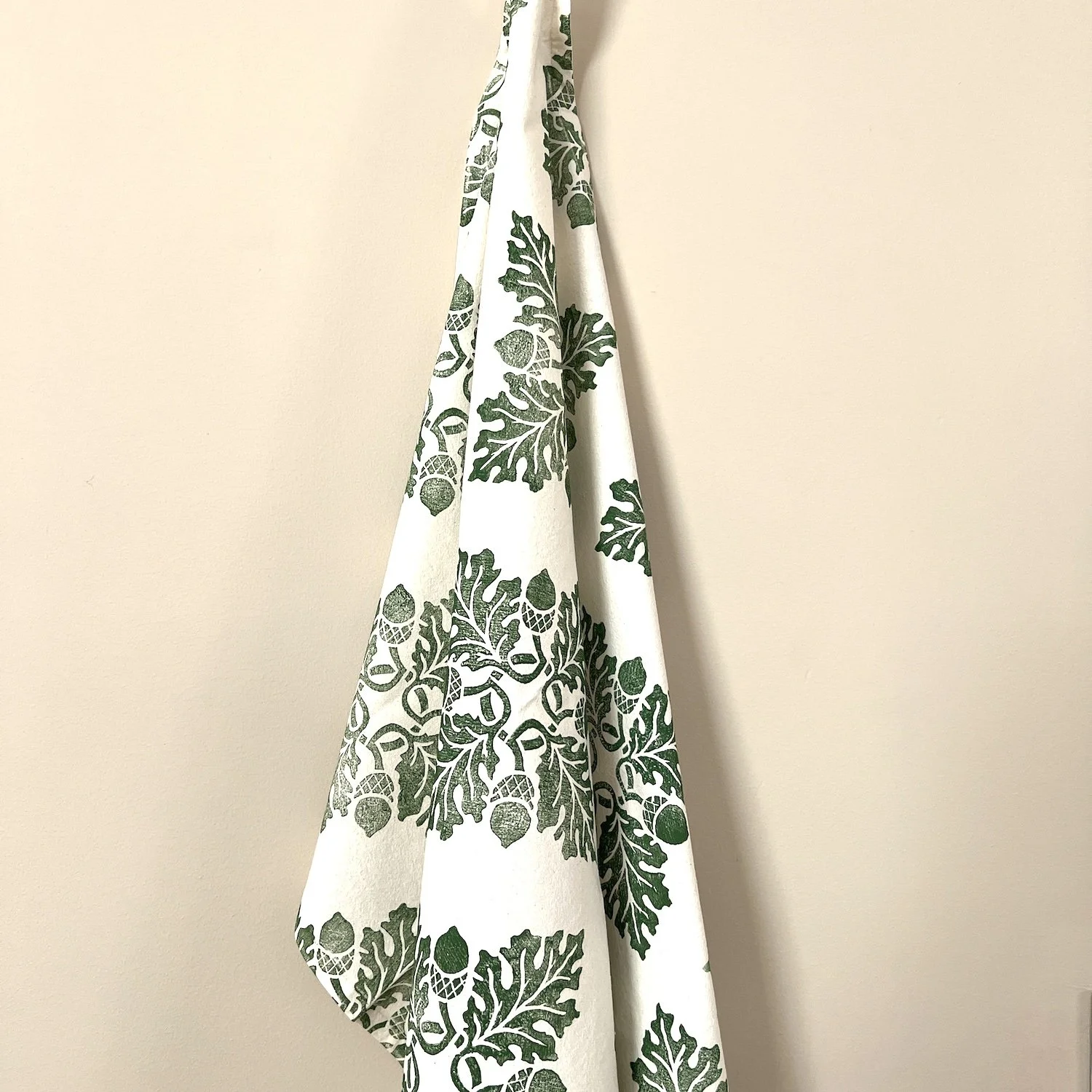 towel-oak-acorn-sage-2023-1.jpg