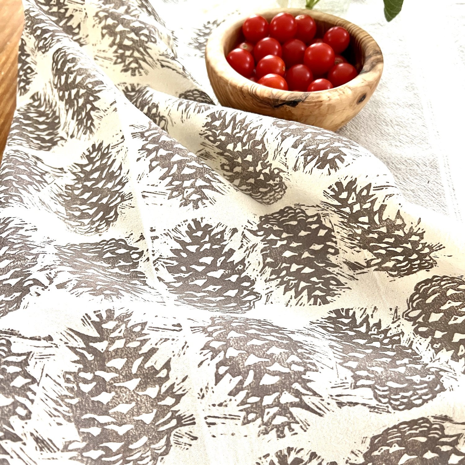 towel-pinecones-small-4.jpg