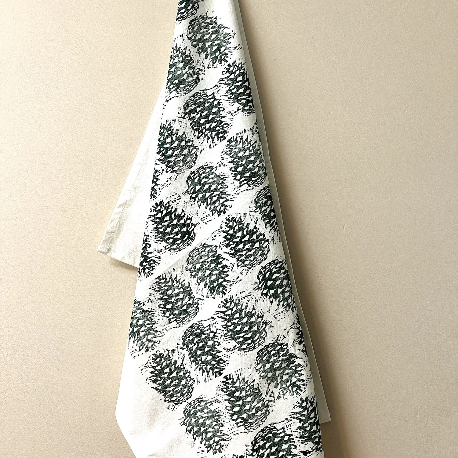 towel-3pincones-small-green-1.jpg