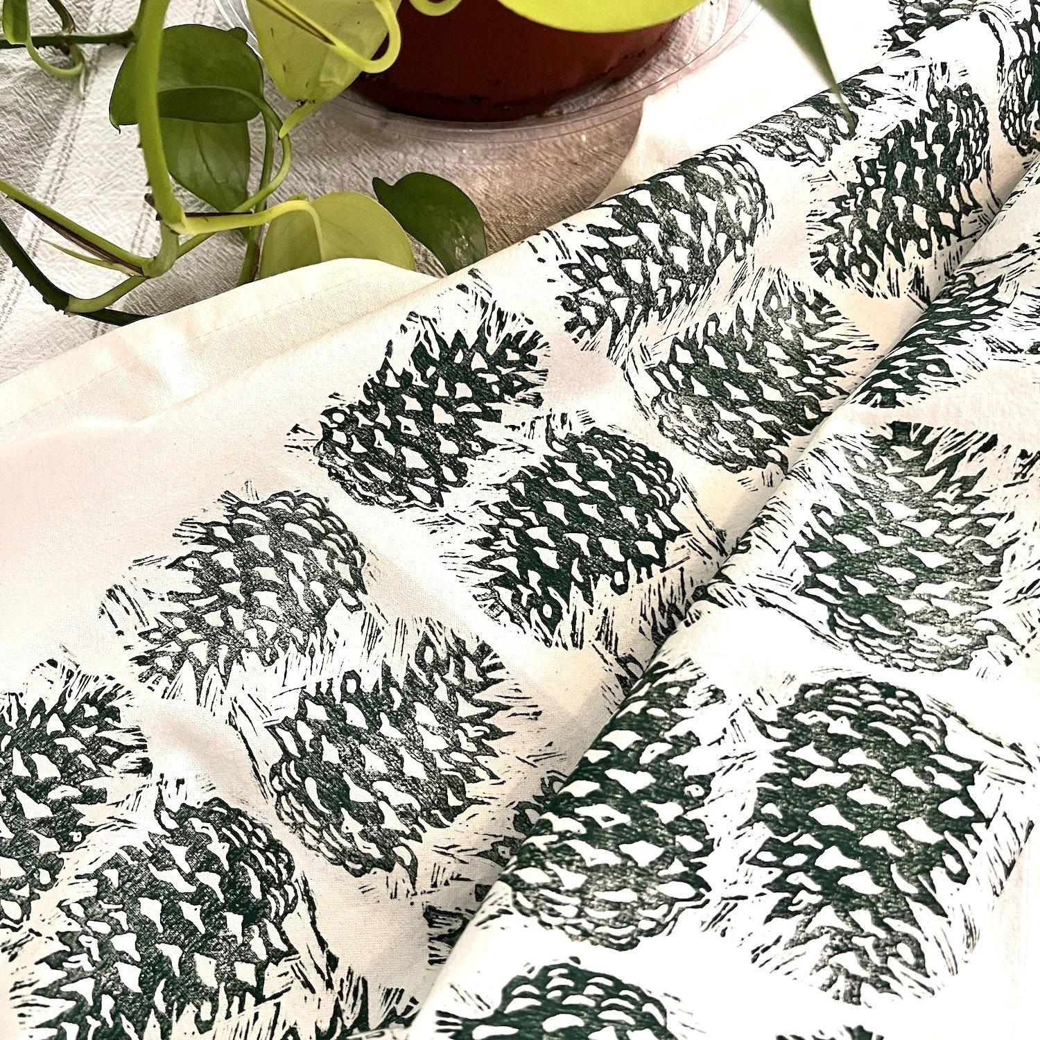 towel-3pinecones-small-green-2.jpg
