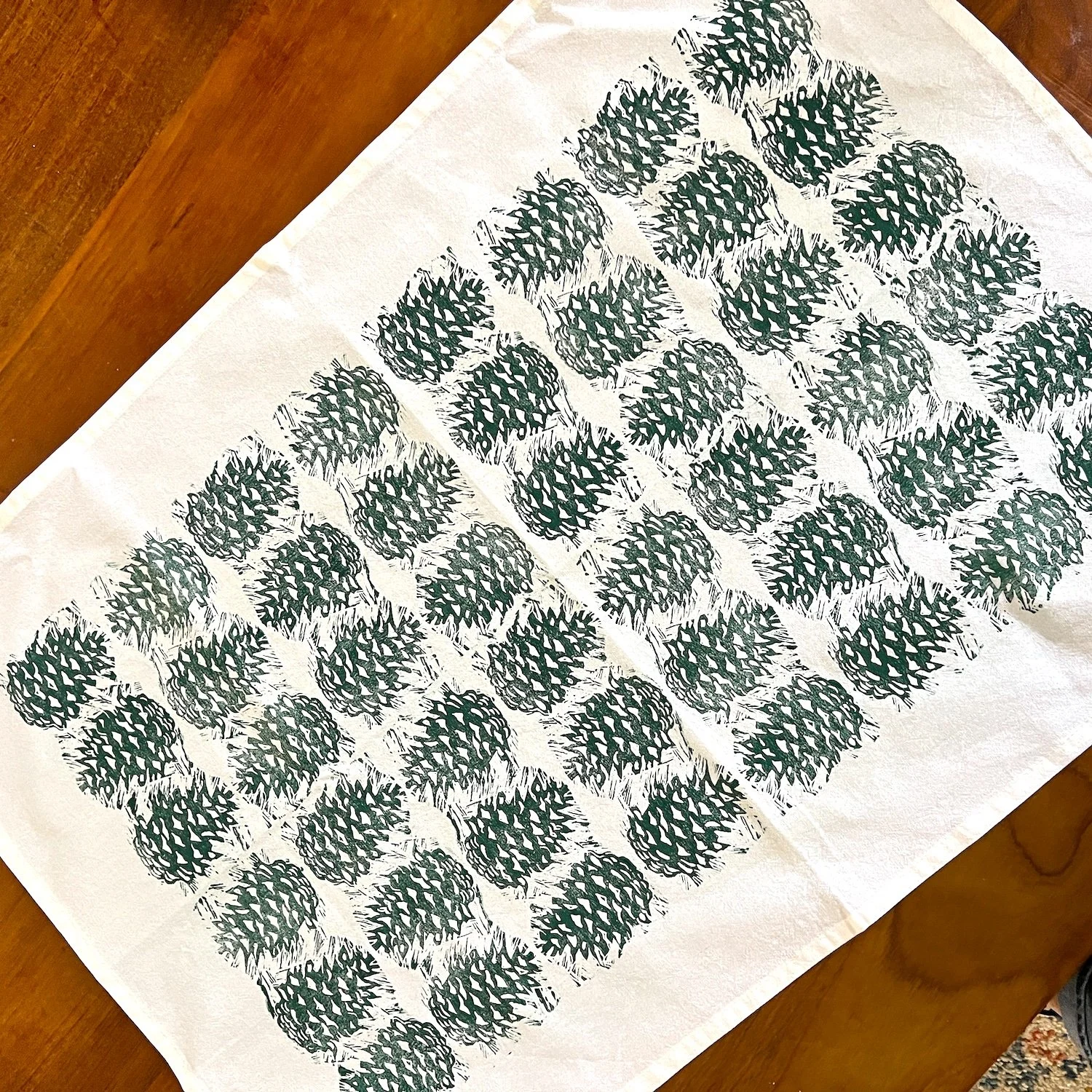 towel-3pinecones-small-green-3.jpg