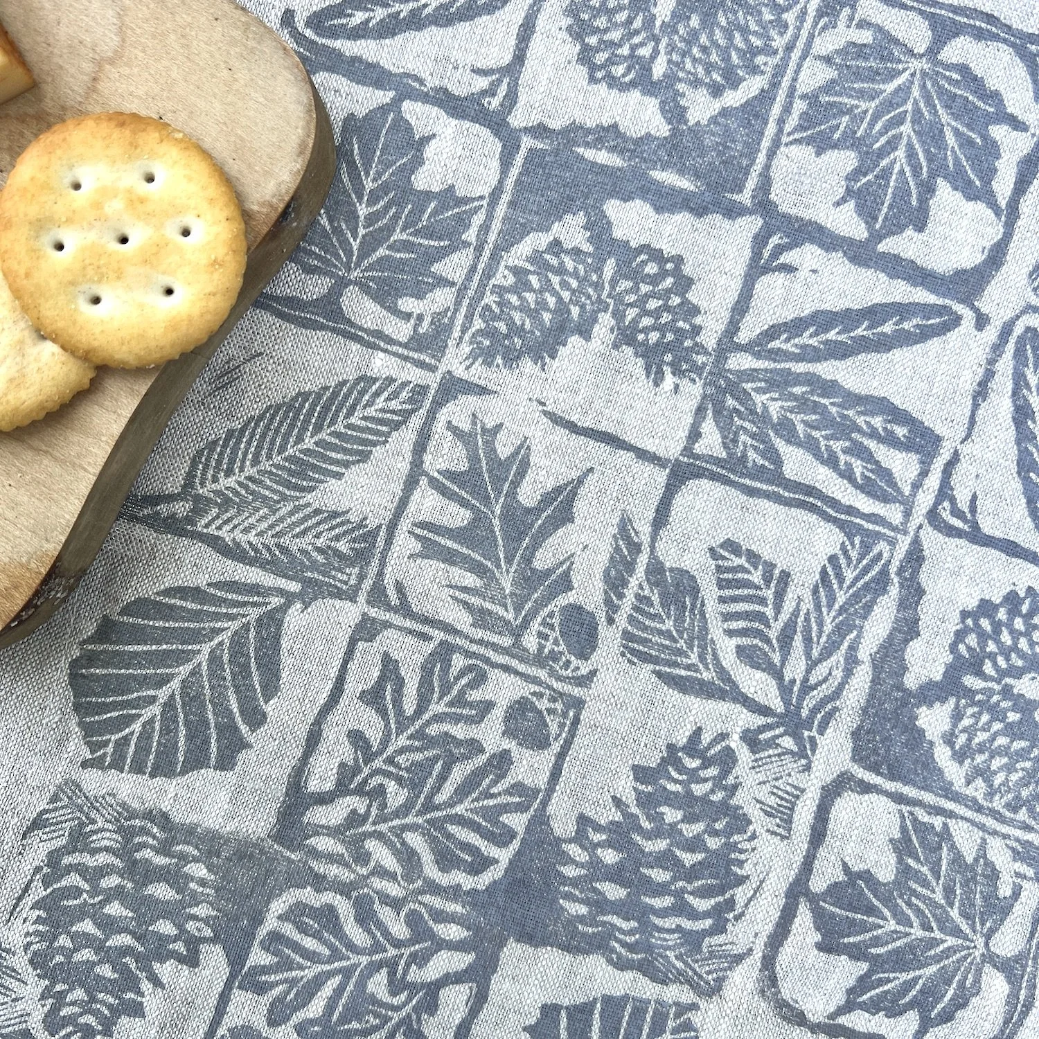 runner-leaves+pinecones-natural-linen-2.jpg