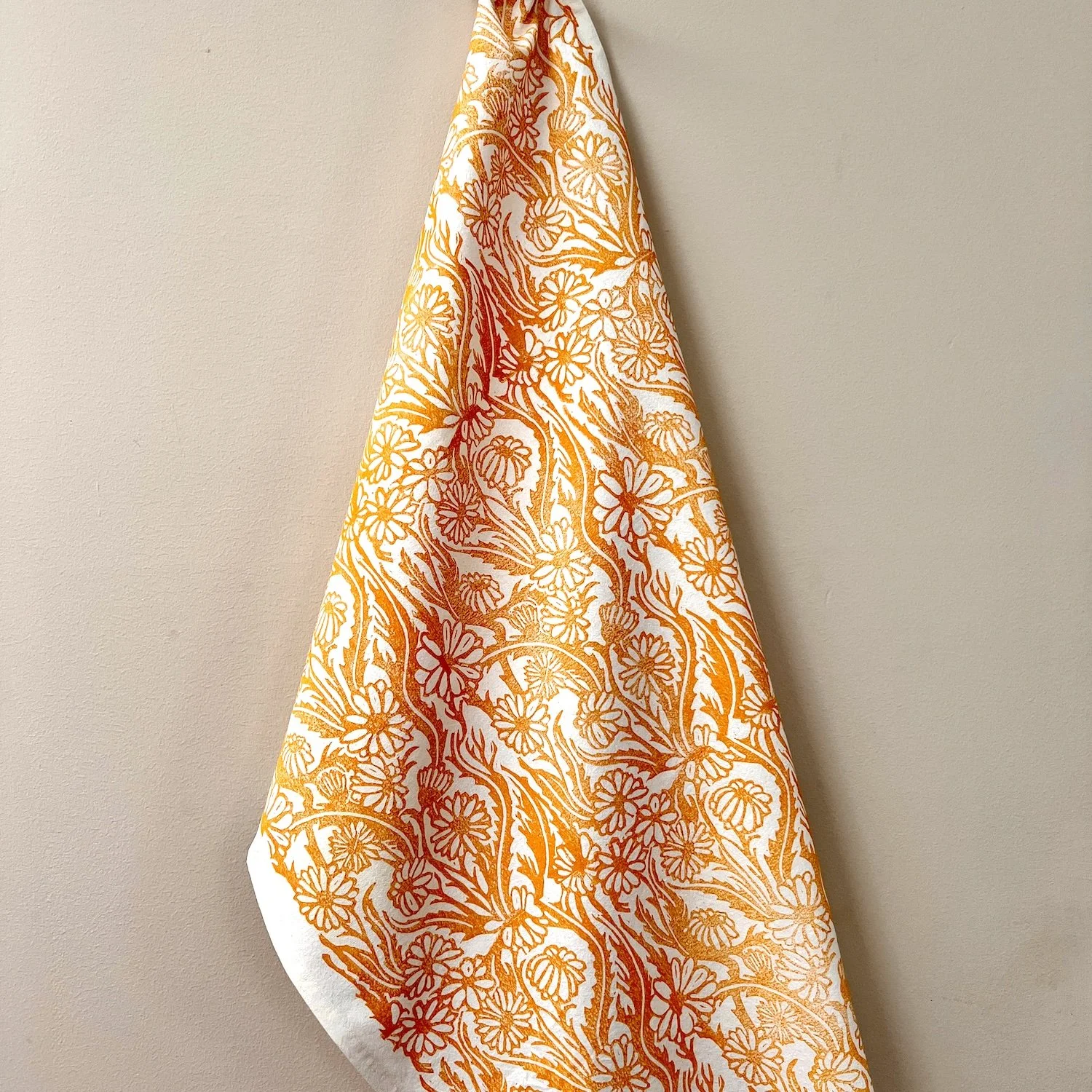 towel-daisies-yellow.jpg