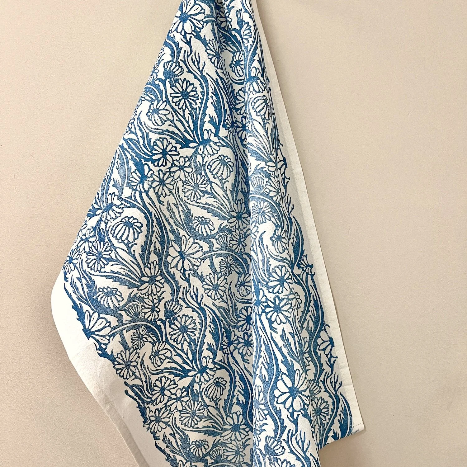 towel-daisies-blue-1.jpeg
